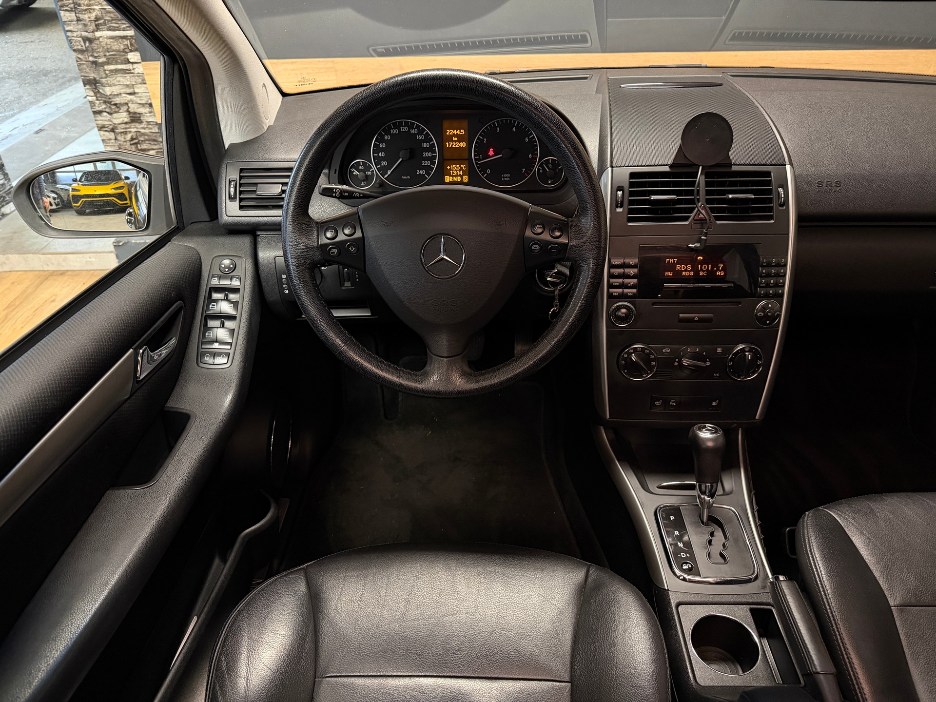 MERCEDES-BENZ A 200 Elégance Edition A-image-12