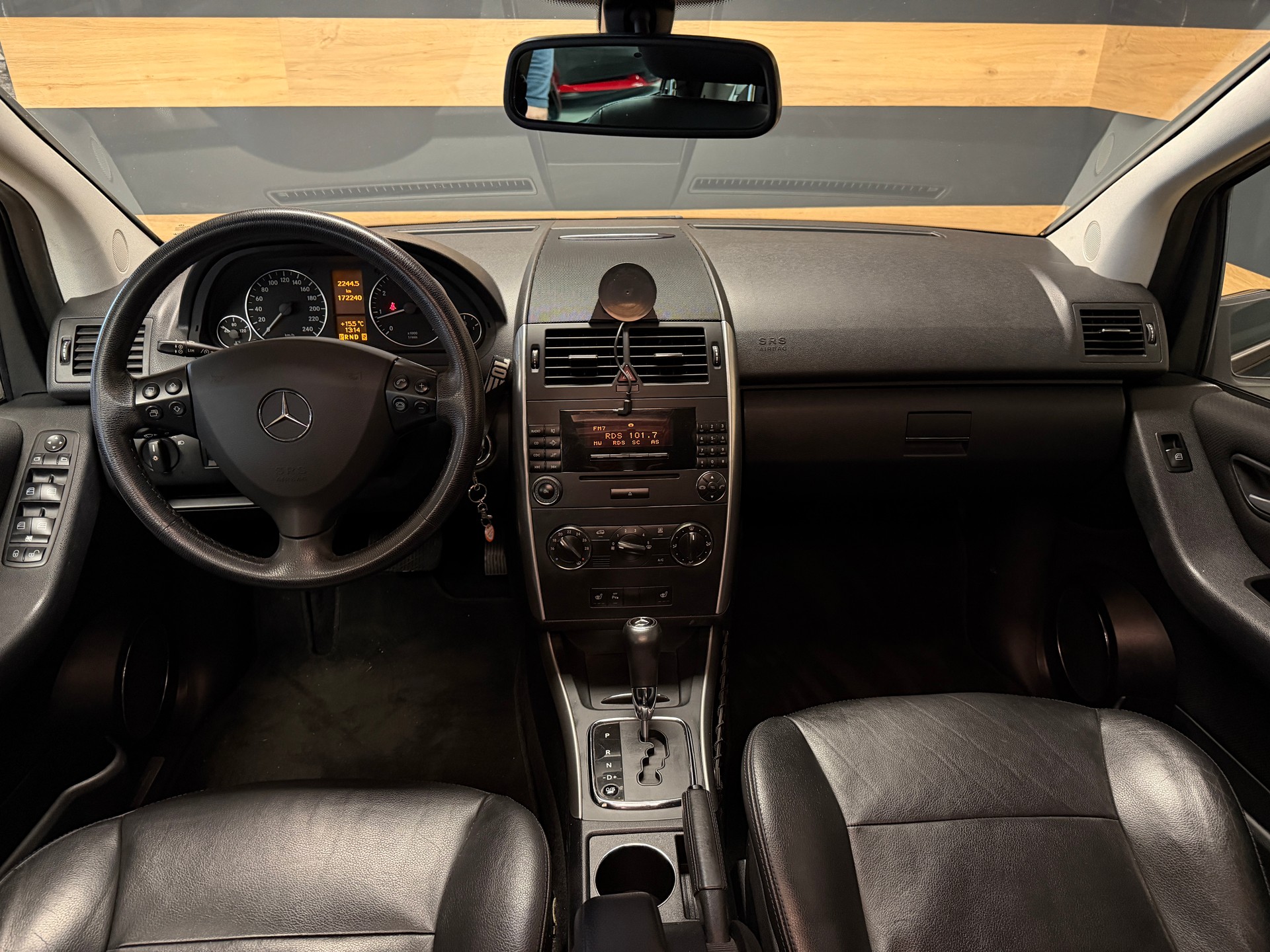 MERCEDES-BENZ A 200 Elégance Edition A-image-13