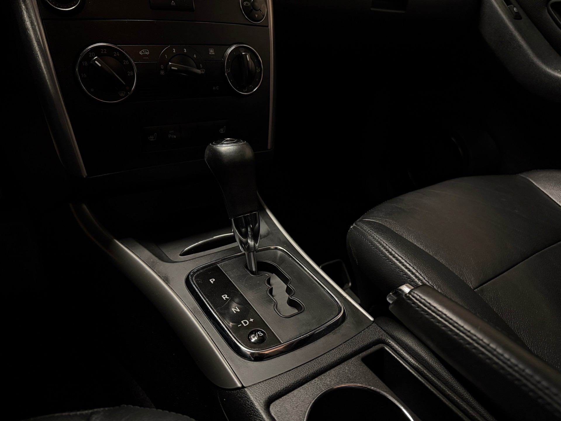 MERCEDES-BENZ A 200 Elégance Edition A-image-9