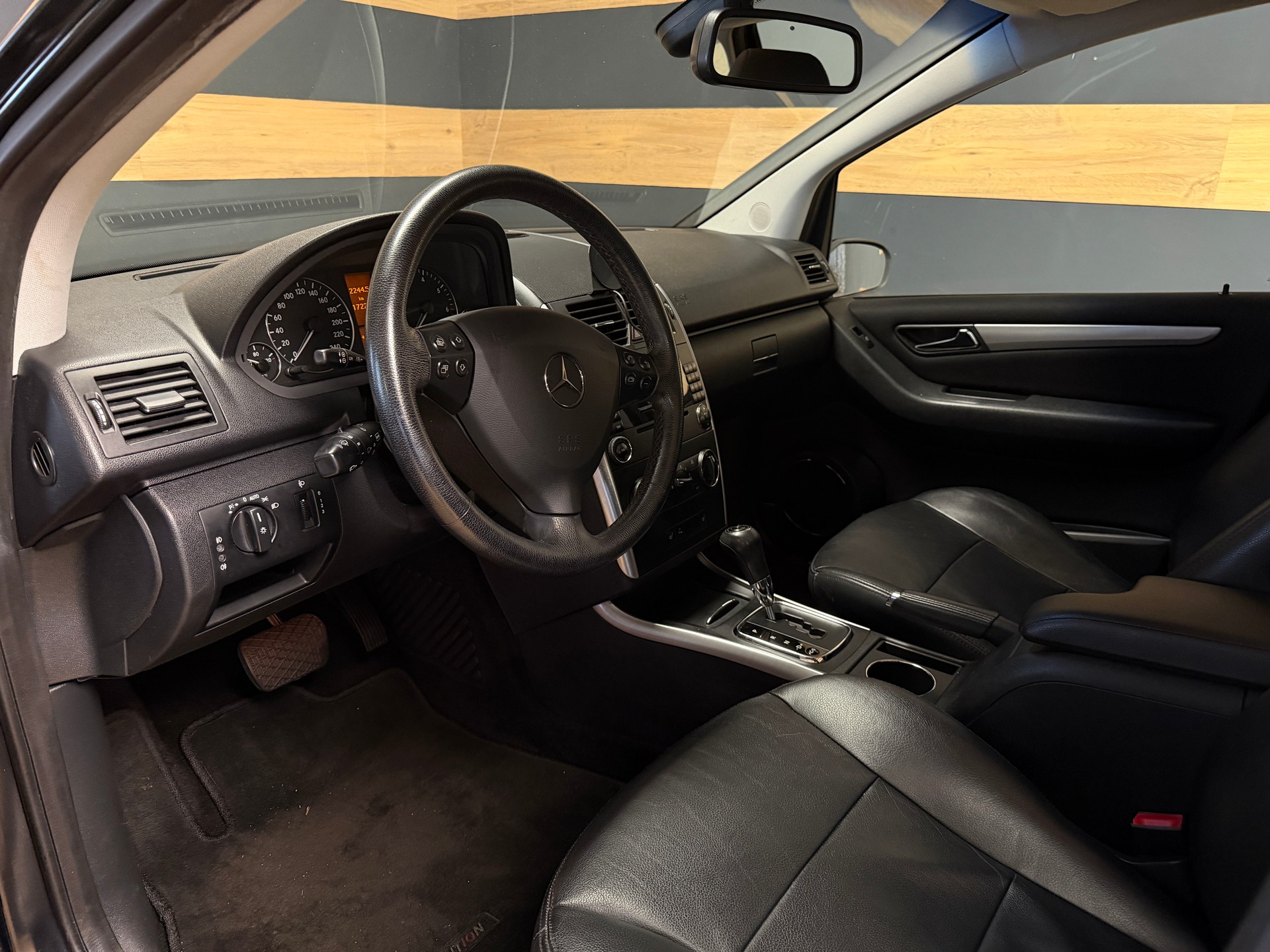 MERCEDES-BENZ A 200 Elégance Edition A-image-6