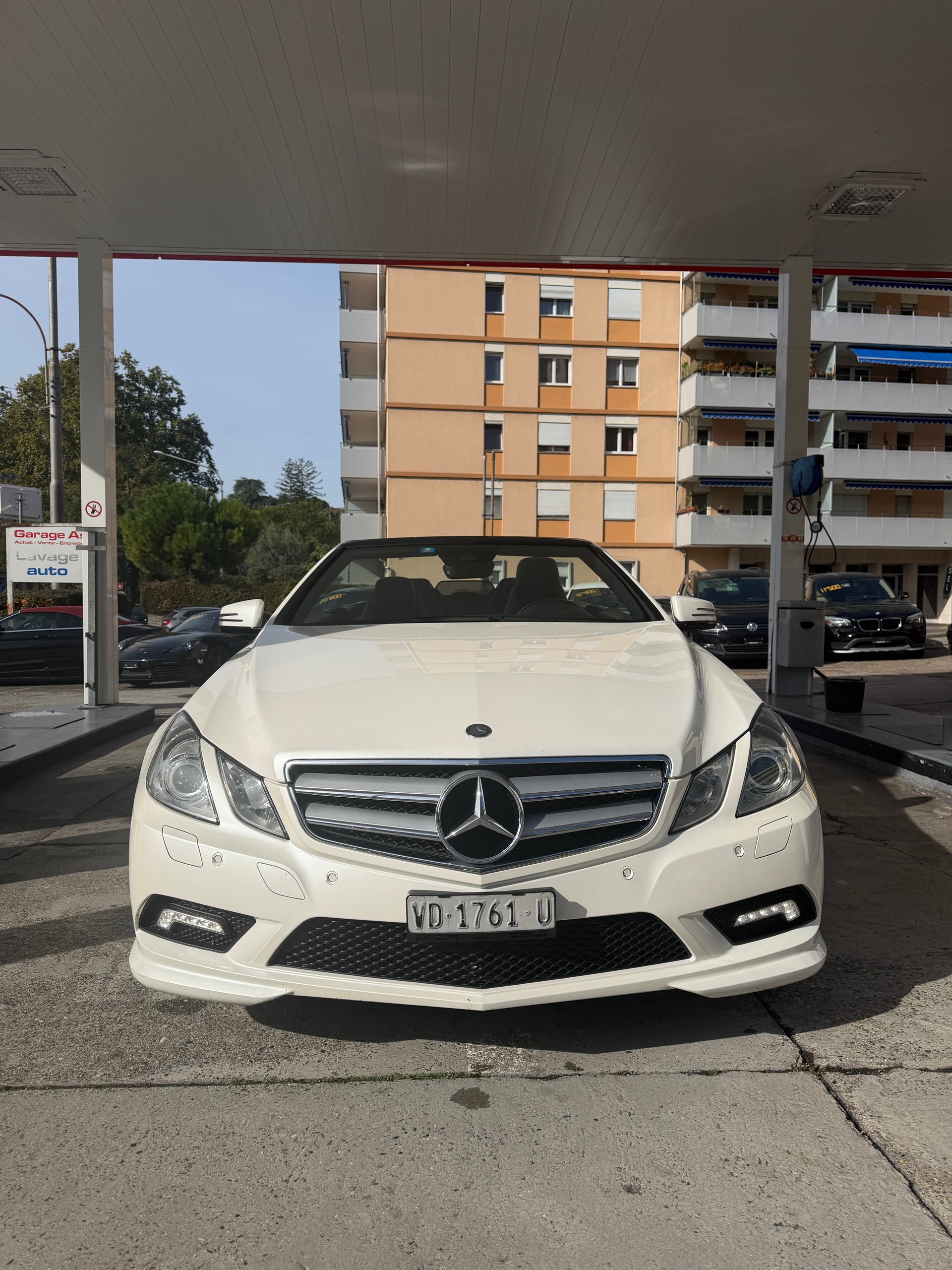 MERCEDES-BENZ E 250 CGI BlueEfficiency Automatic-image-1