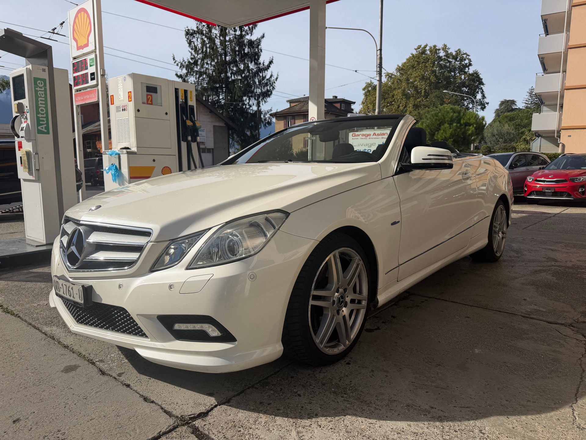 MERCEDES-BENZ E 250 CGI BlueEfficiency Automatic-image-2
