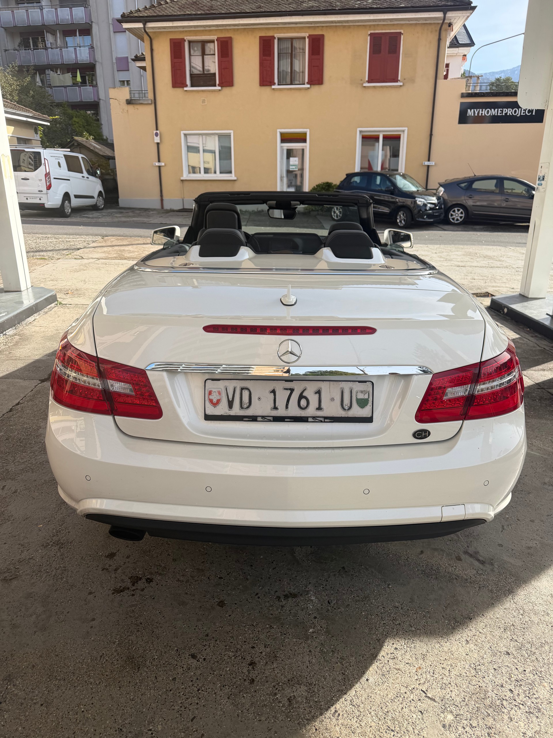 MERCEDES-BENZ E 250 CGI BlueEfficiency Automatic-image-6