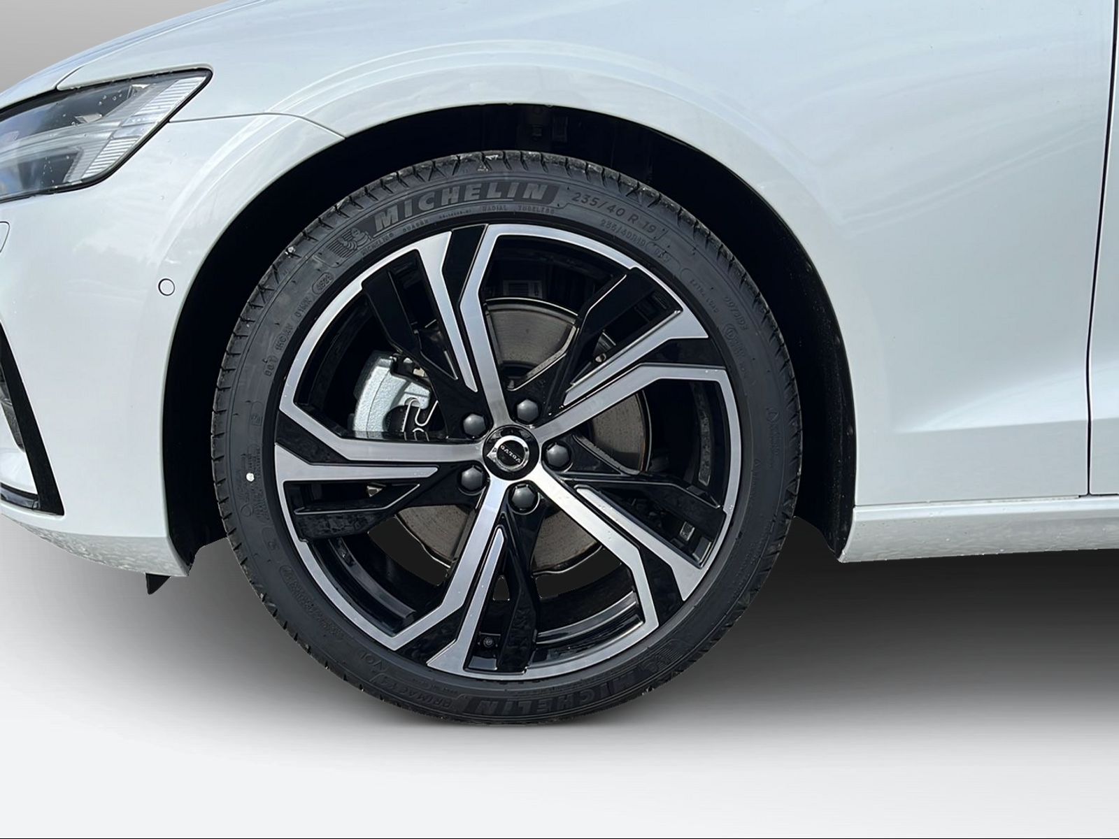 VOLVO V60 2.0 B4 Ultimate Dark-image-8