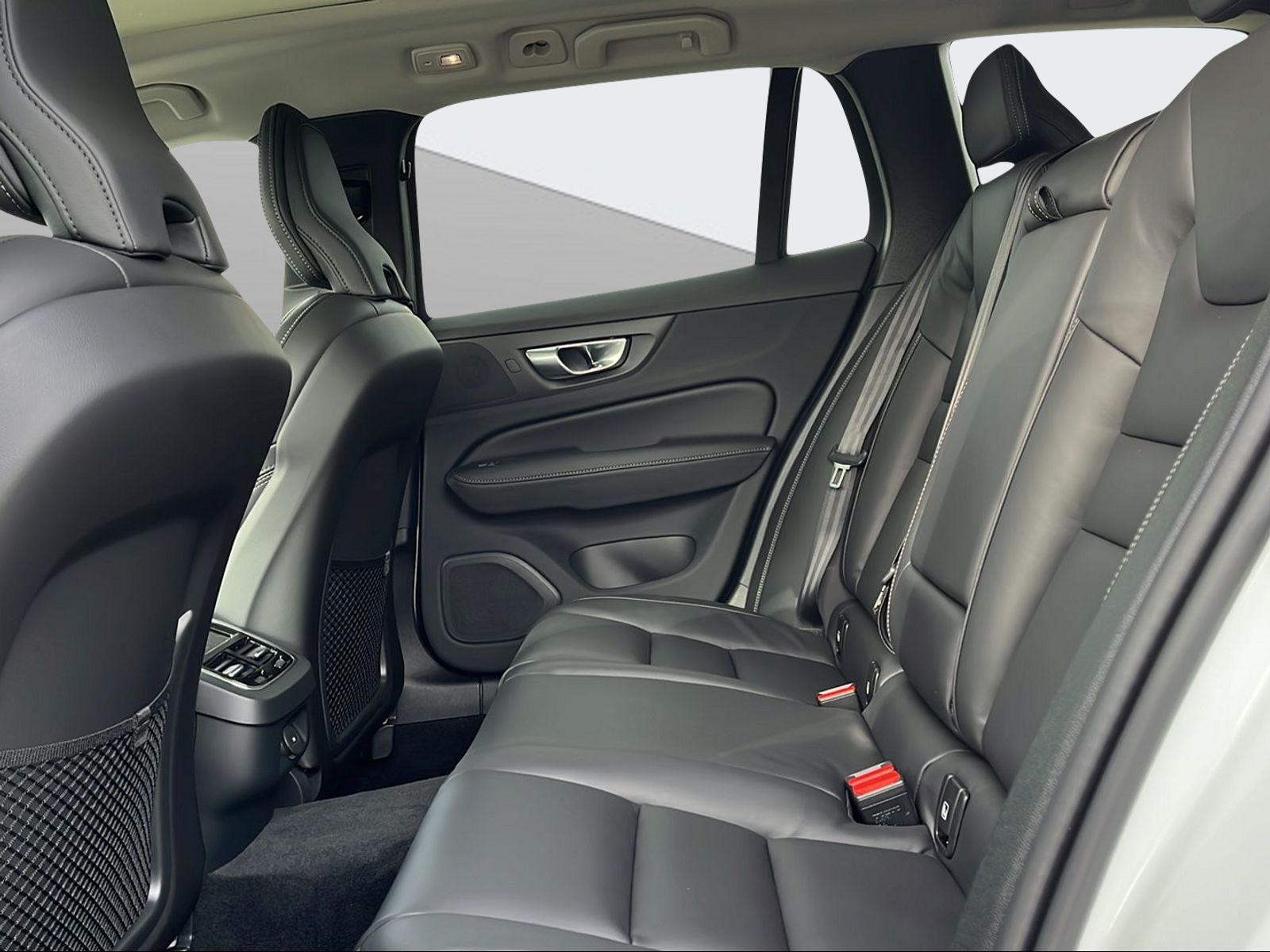 VOLVO V60 2.0 B4 Ultimate Dark-image-13