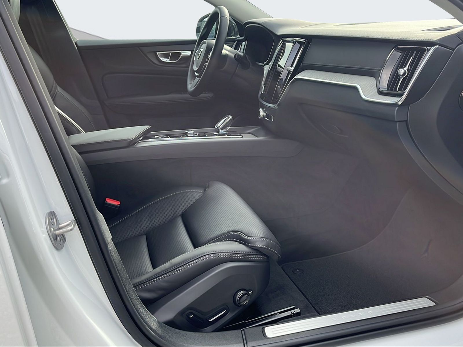 VOLVO V60 2.0 B4 Ultimate Dark-image-14
