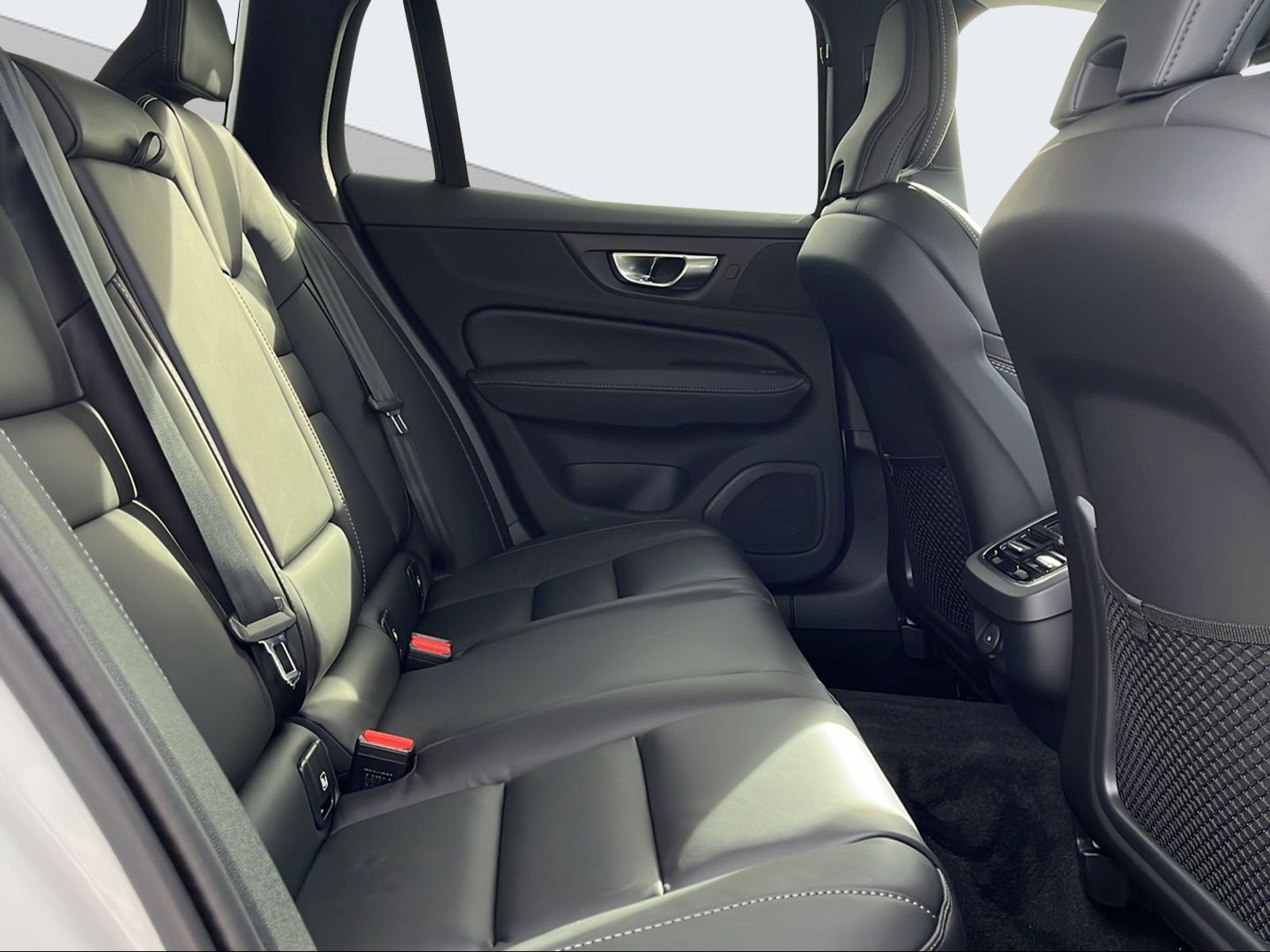 VOLVO V60 2.0 B4 Ultimate Dark-image-10