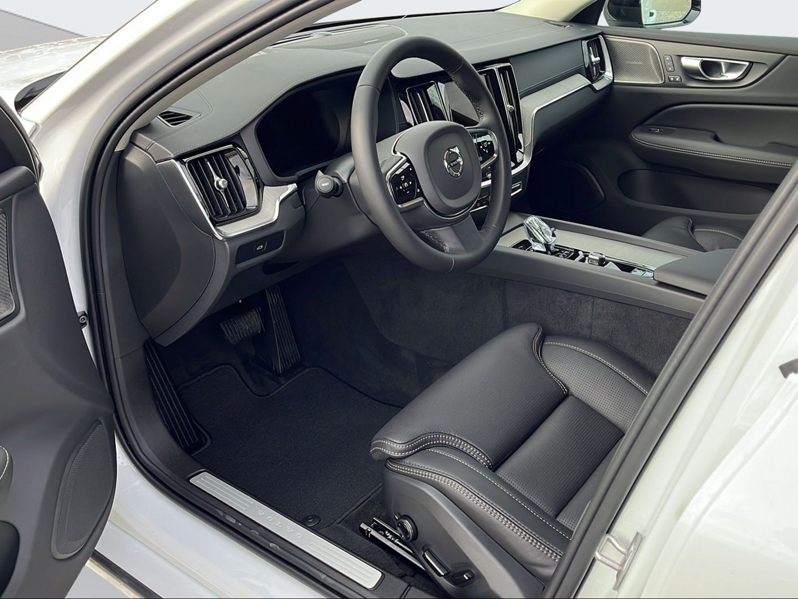 VOLVO V60 2.0 B4 Ultimate Dark-image-9