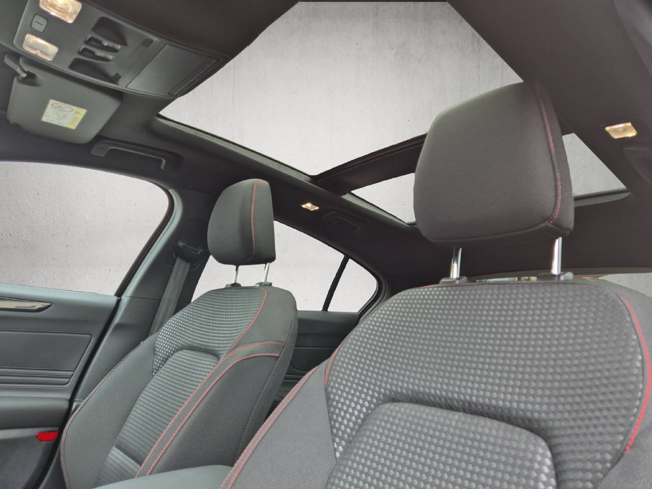 FORD Focus 1.0 EcoBoost Hybrid ST-Line X-image-9