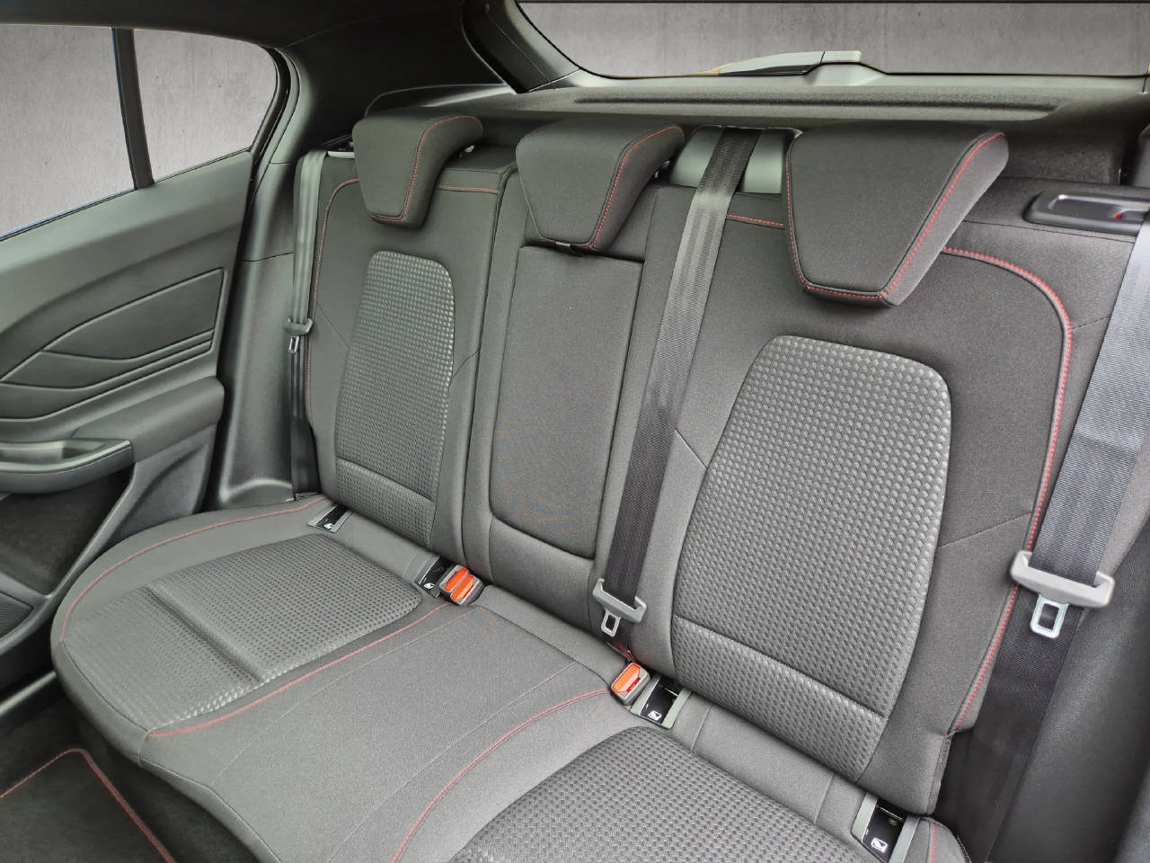 FORD Focus 1.0 EcoBoost Hybrid ST-Line X-image-8