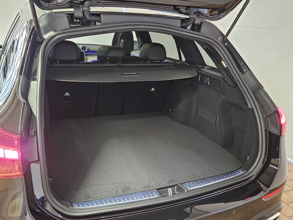 MERCEDES-BENZ C 300 4Matic Kombi AMG Line-image-3