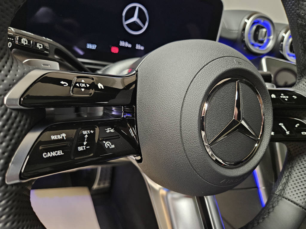 MERCEDES-BENZ C 300 4Matic Kombi AMG Line-image-6