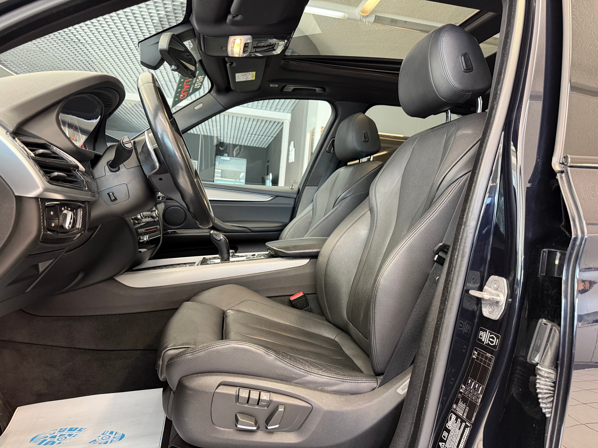 BMW X5 xDrive M50d Steptronic-image-12