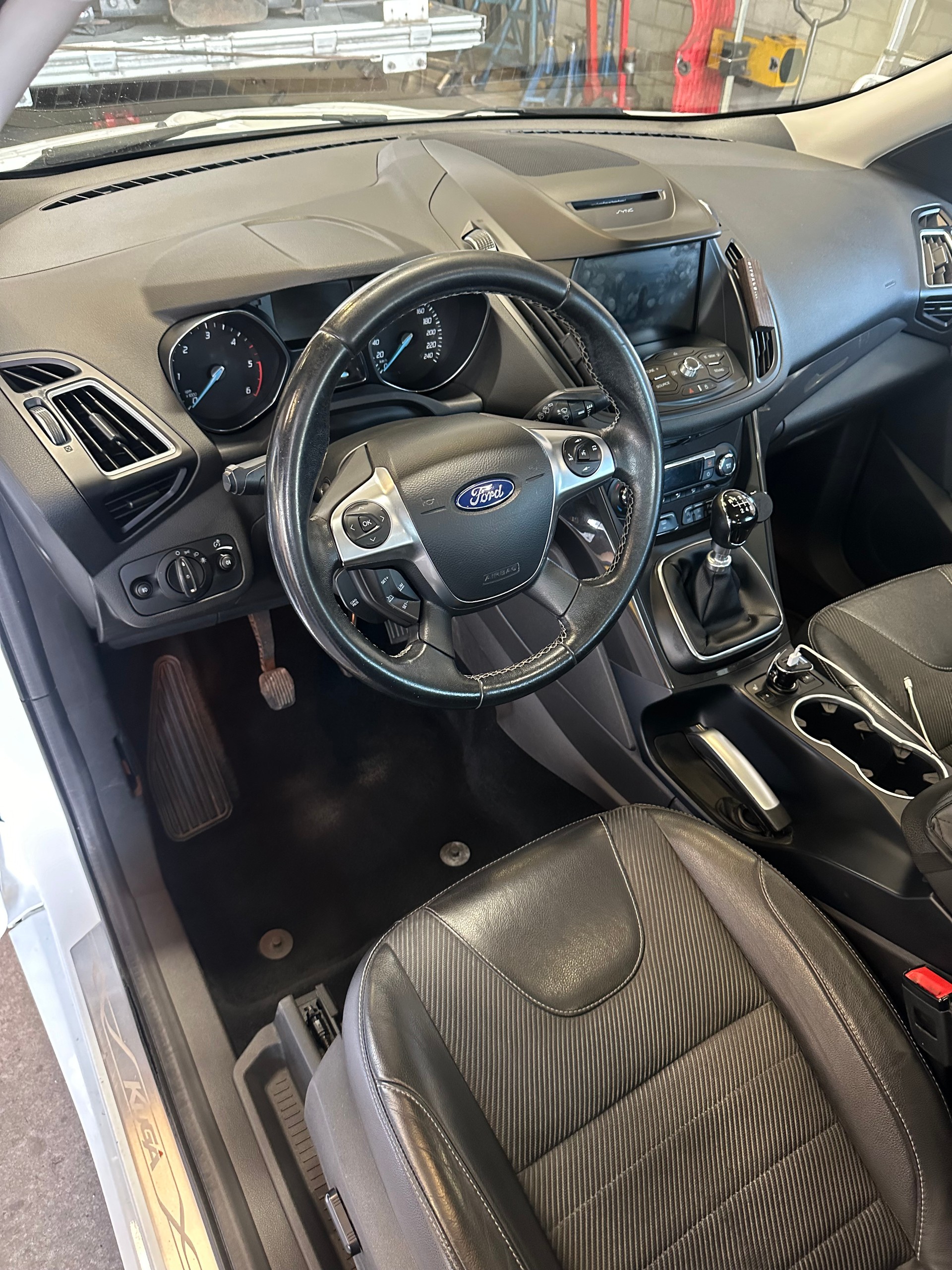 FORD Kuga 2.0 TDCi Titanium S 4WD-image-3