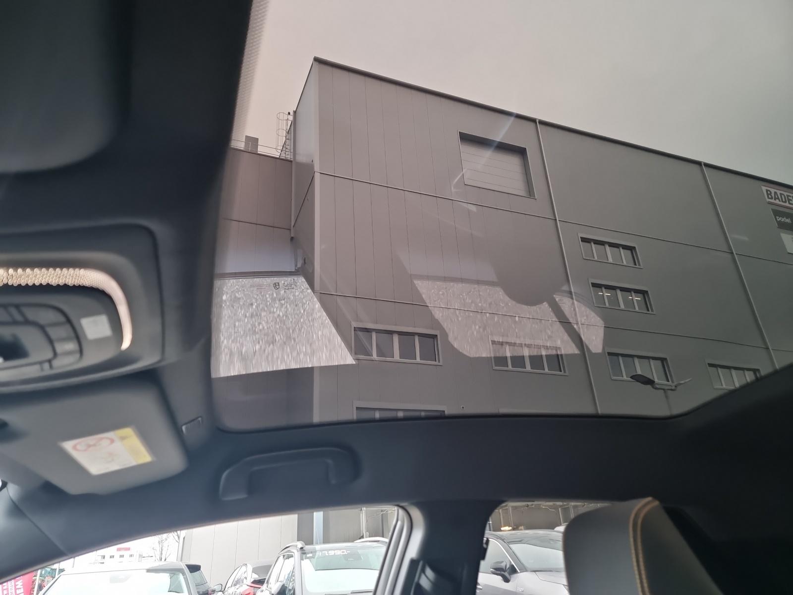 TOYOTA C-HR 2.0 PHEV Style Premiere-image-18
