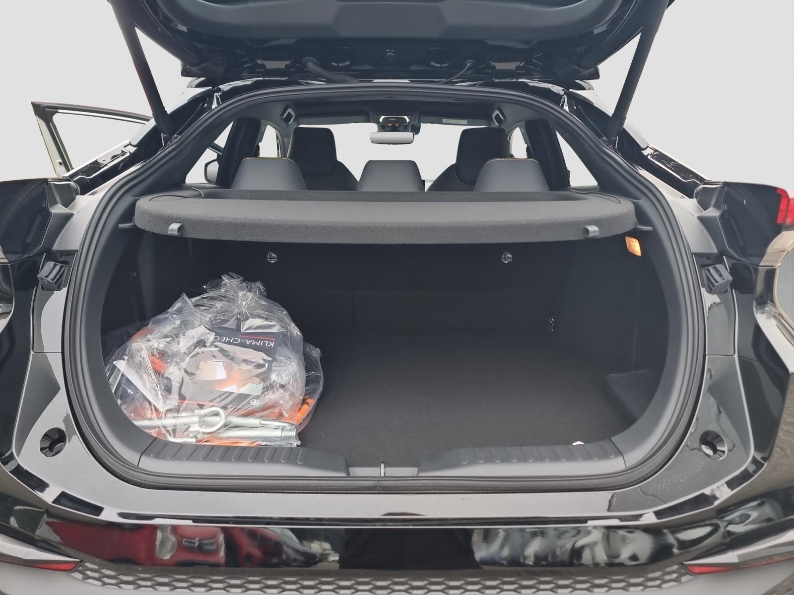 TOYOTA C-HR 2.0 PHEV Style Premiere-image-12