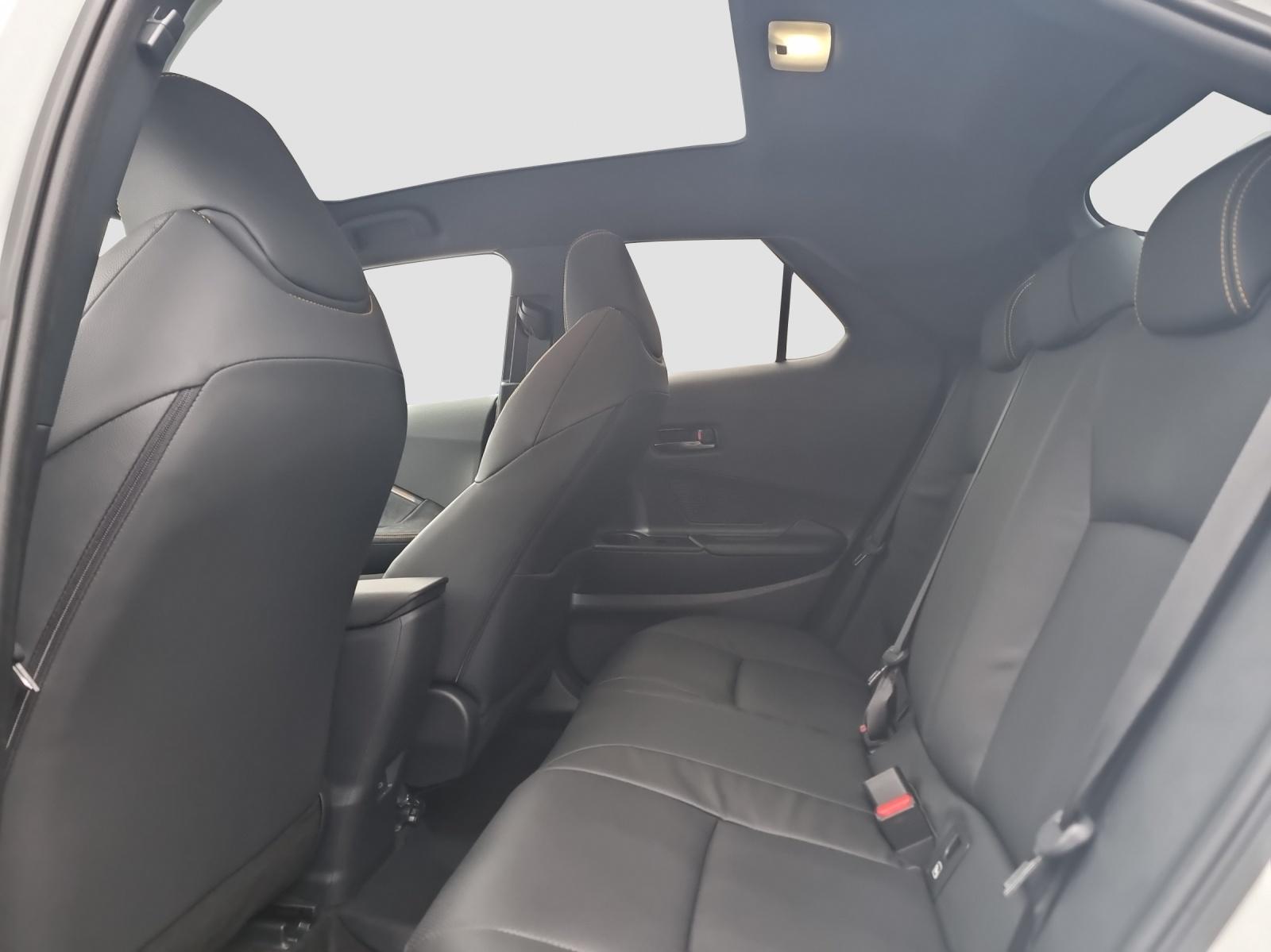 TOYOTA C-HR 2.0 PHEV Style Premiere-image-11