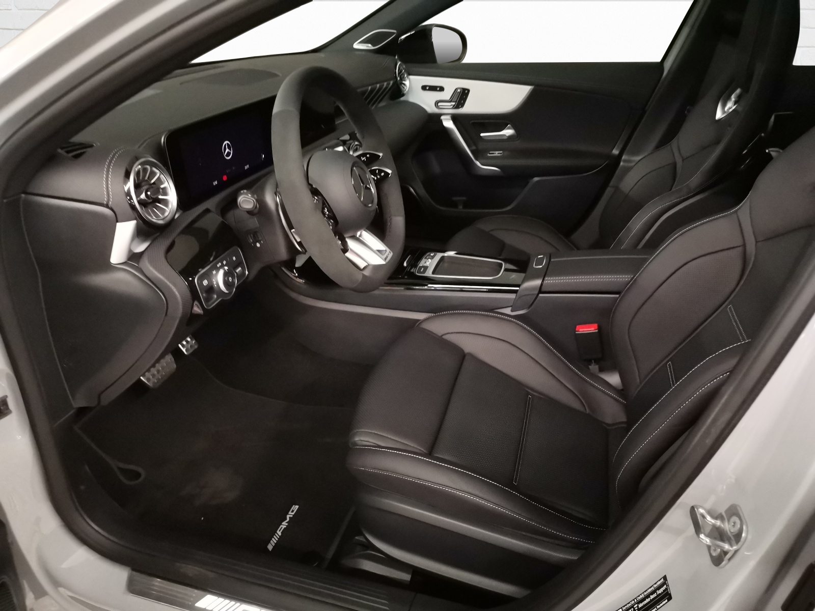MERCEDES-BENZ AMG A 45 S 4matic+-image-6