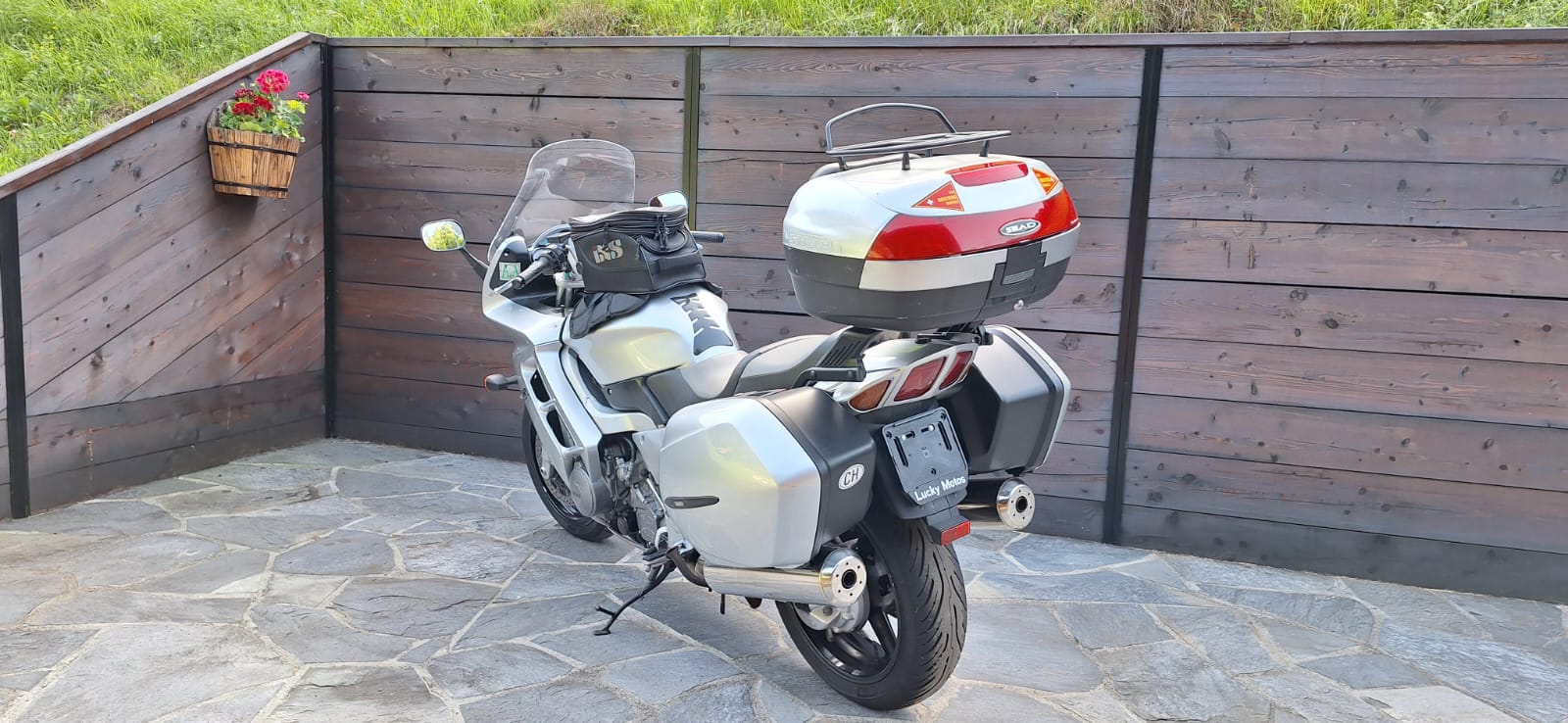 YAMAHA FJR 1300-image-2