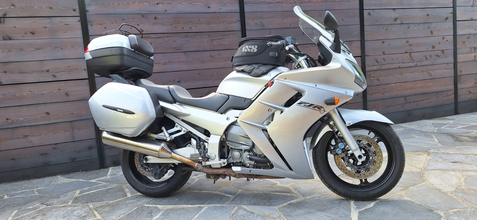 YAMAHA FJR 1300-image-1