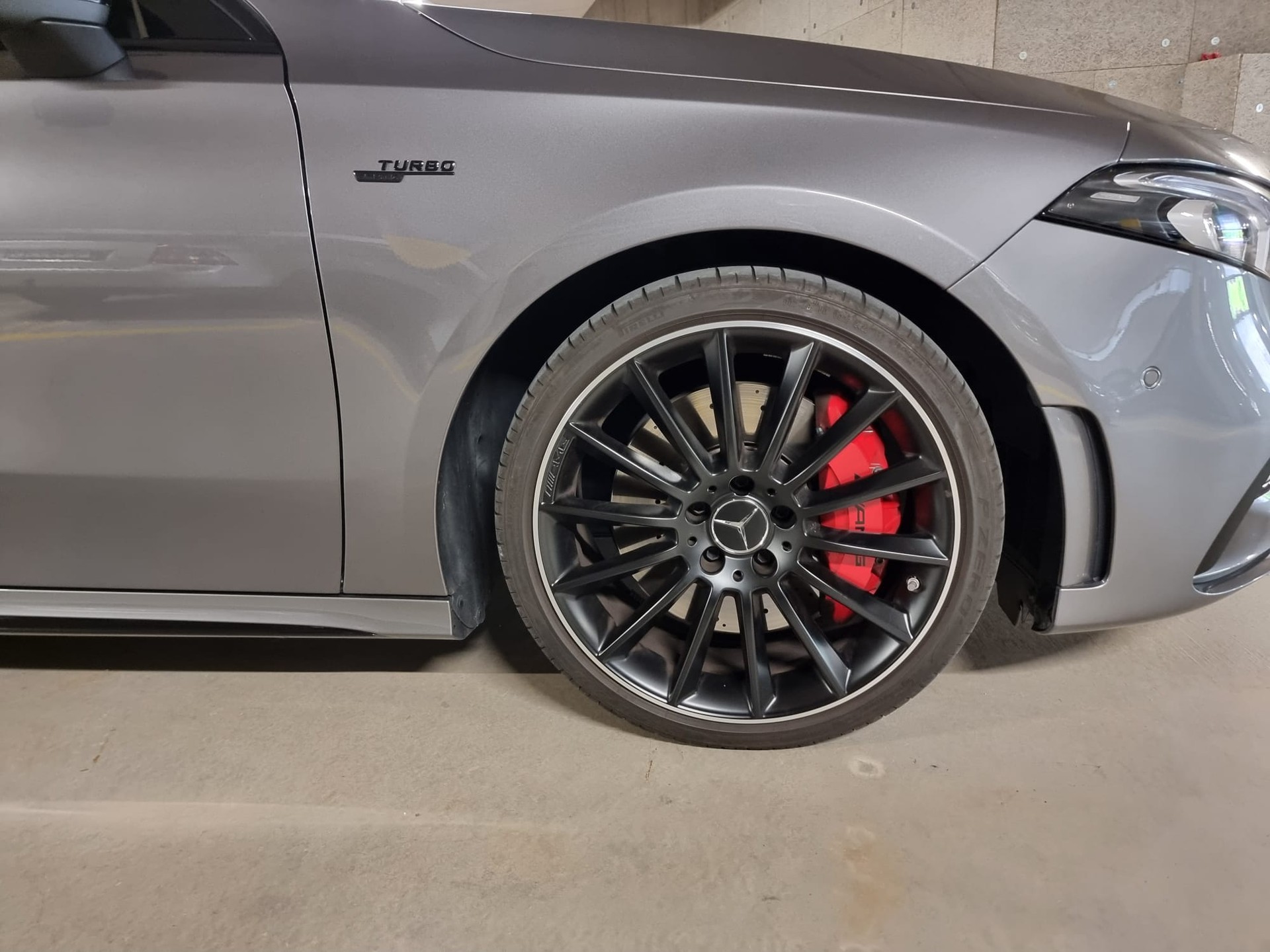 MERCEDES-BENZ A 35 AMG 4Matic Speedshift-image-1