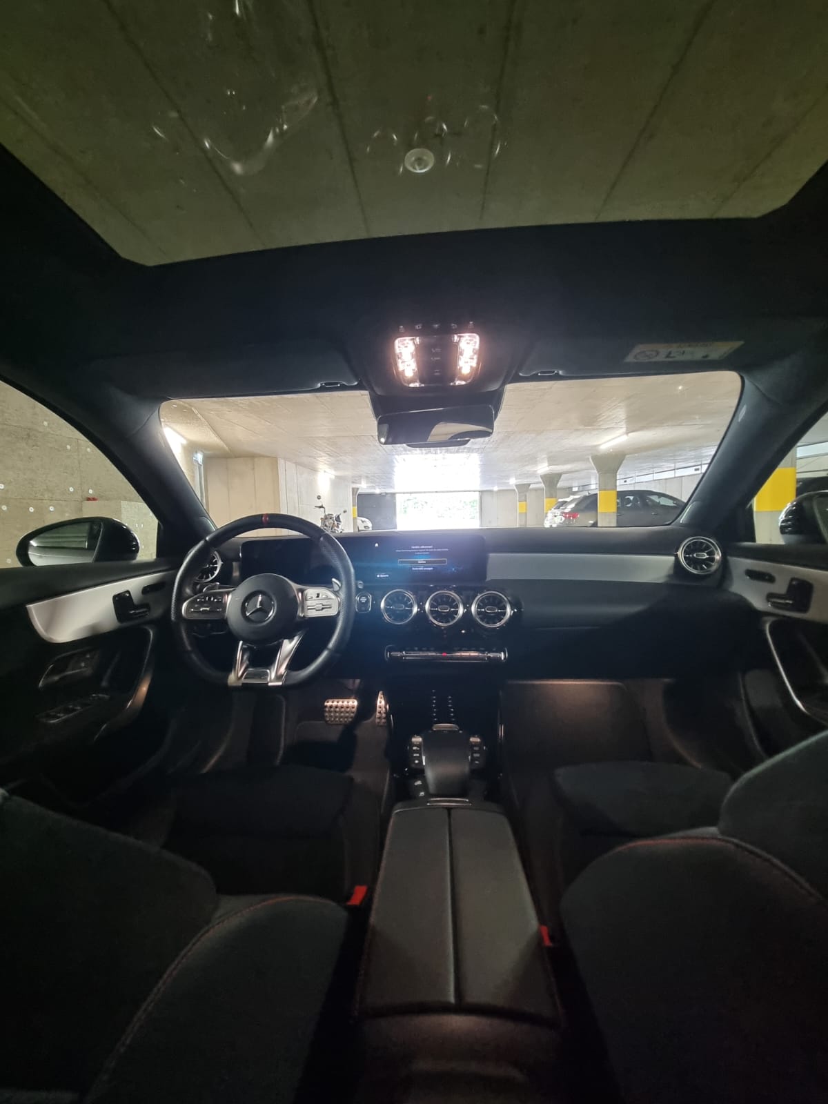MERCEDES-BENZ A 35 AMG 4Matic Speedshift-image-5