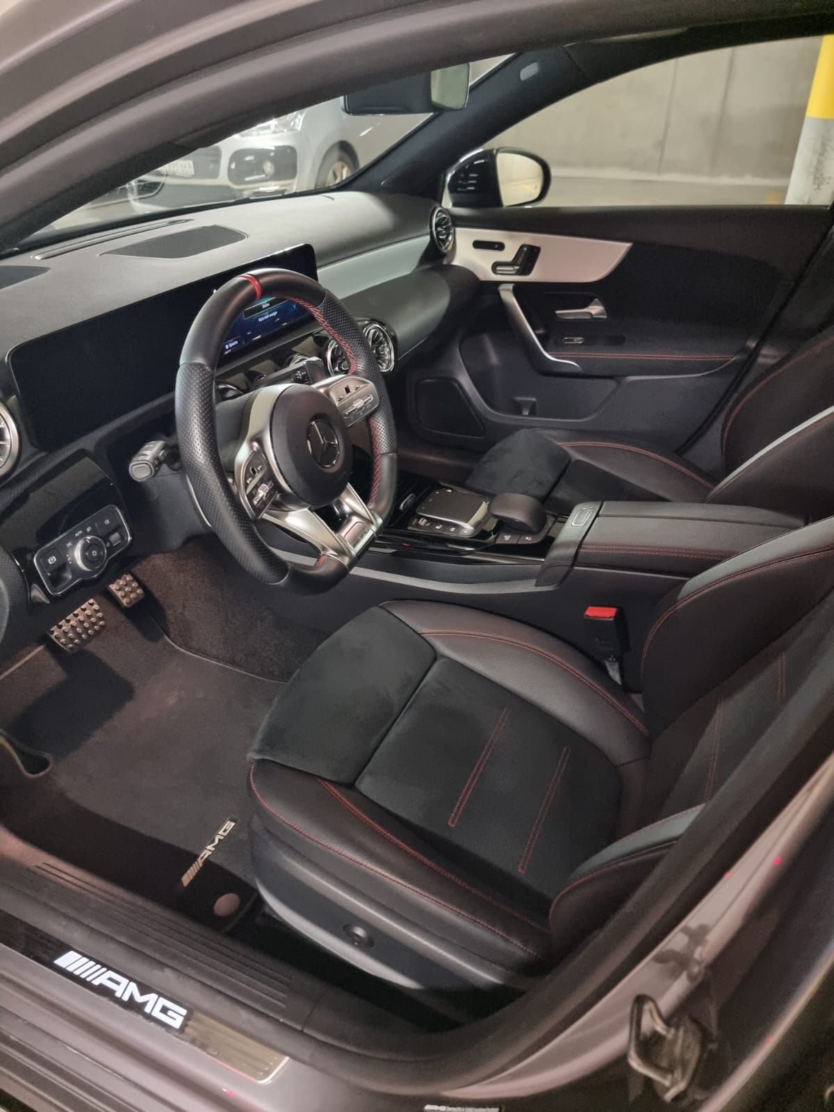 MERCEDES-BENZ A 35 AMG 4Matic Speedshift-image-8