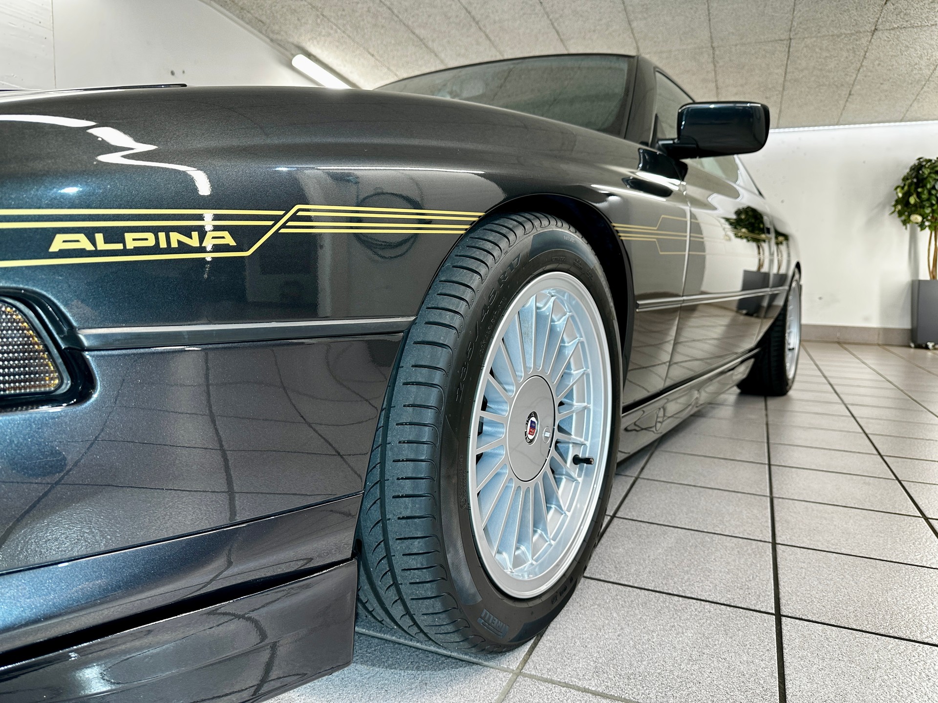 BMW ALPINA 850i A-showroom-element-2