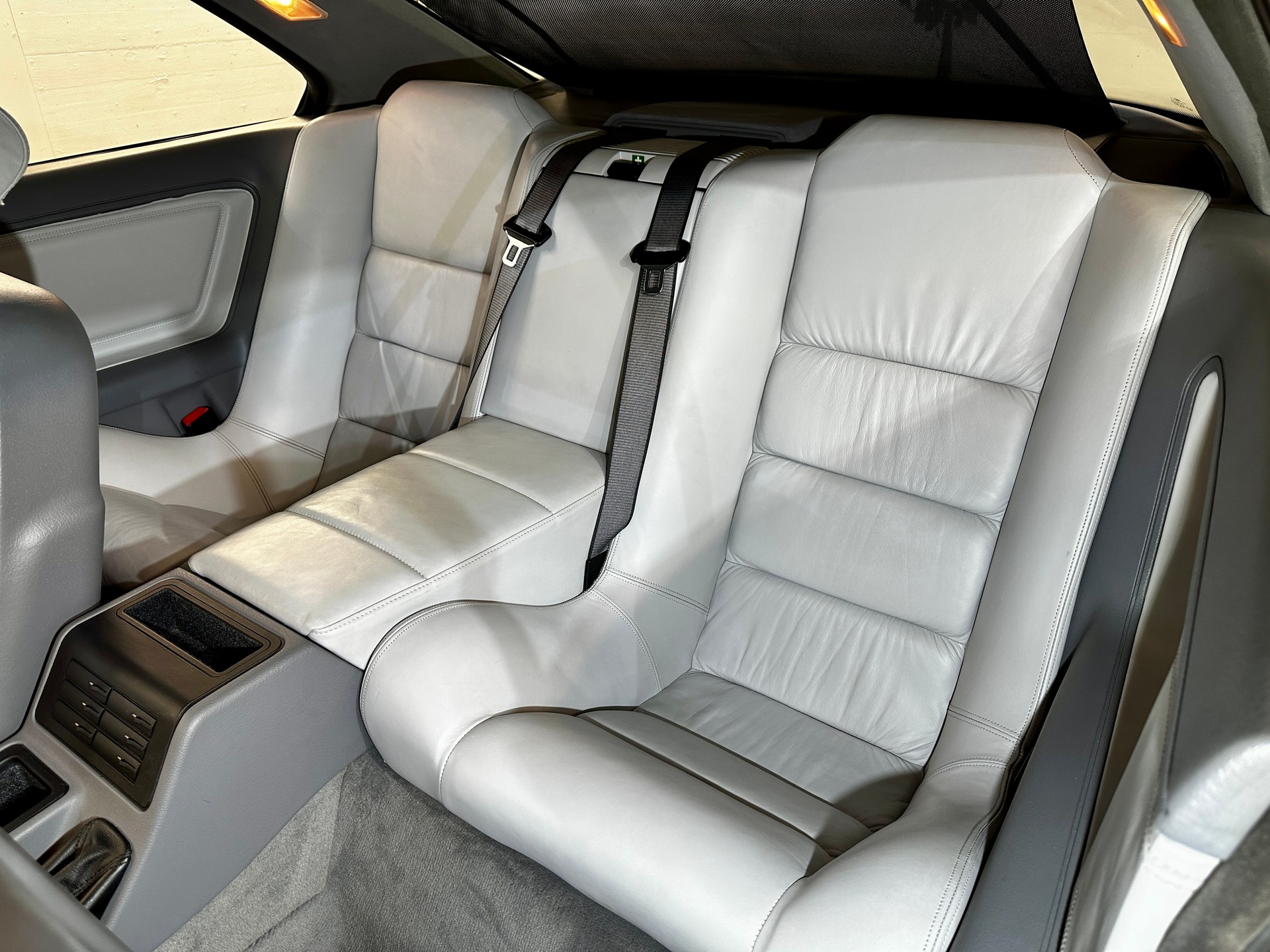 BMW ALPINA 850i A-image-27