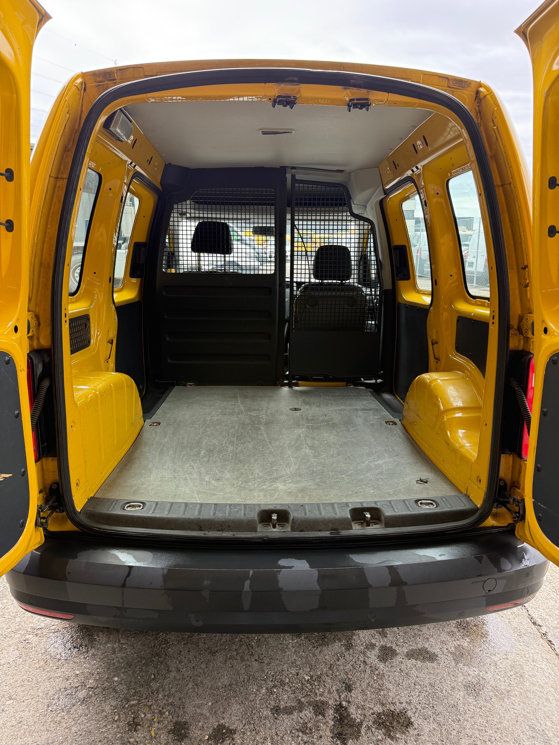 VW Caddy 2.0D 4Motion-image-5