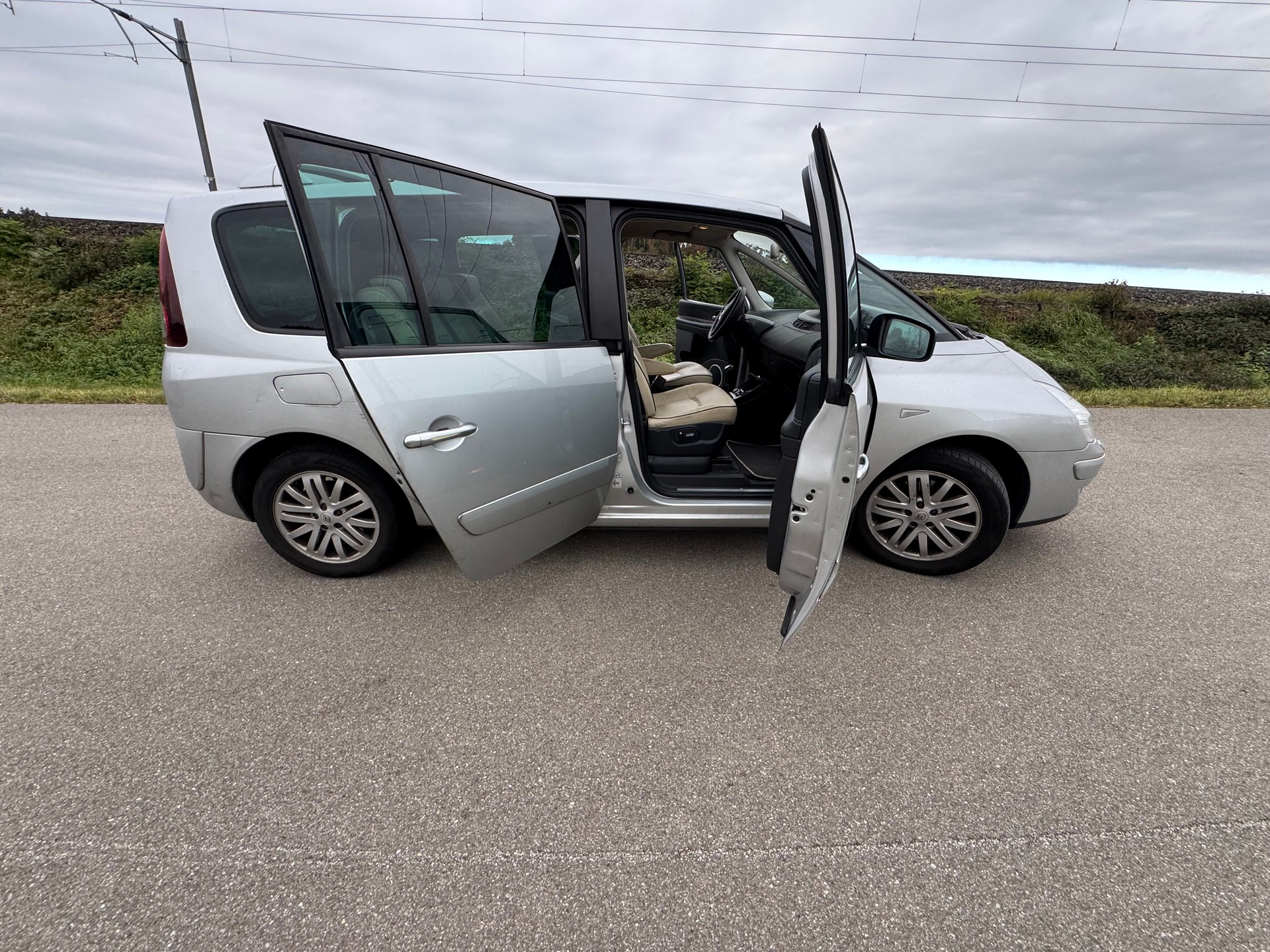 RENAULT Grand Espace 2.0 dCi Dynamique Automatic-image-4