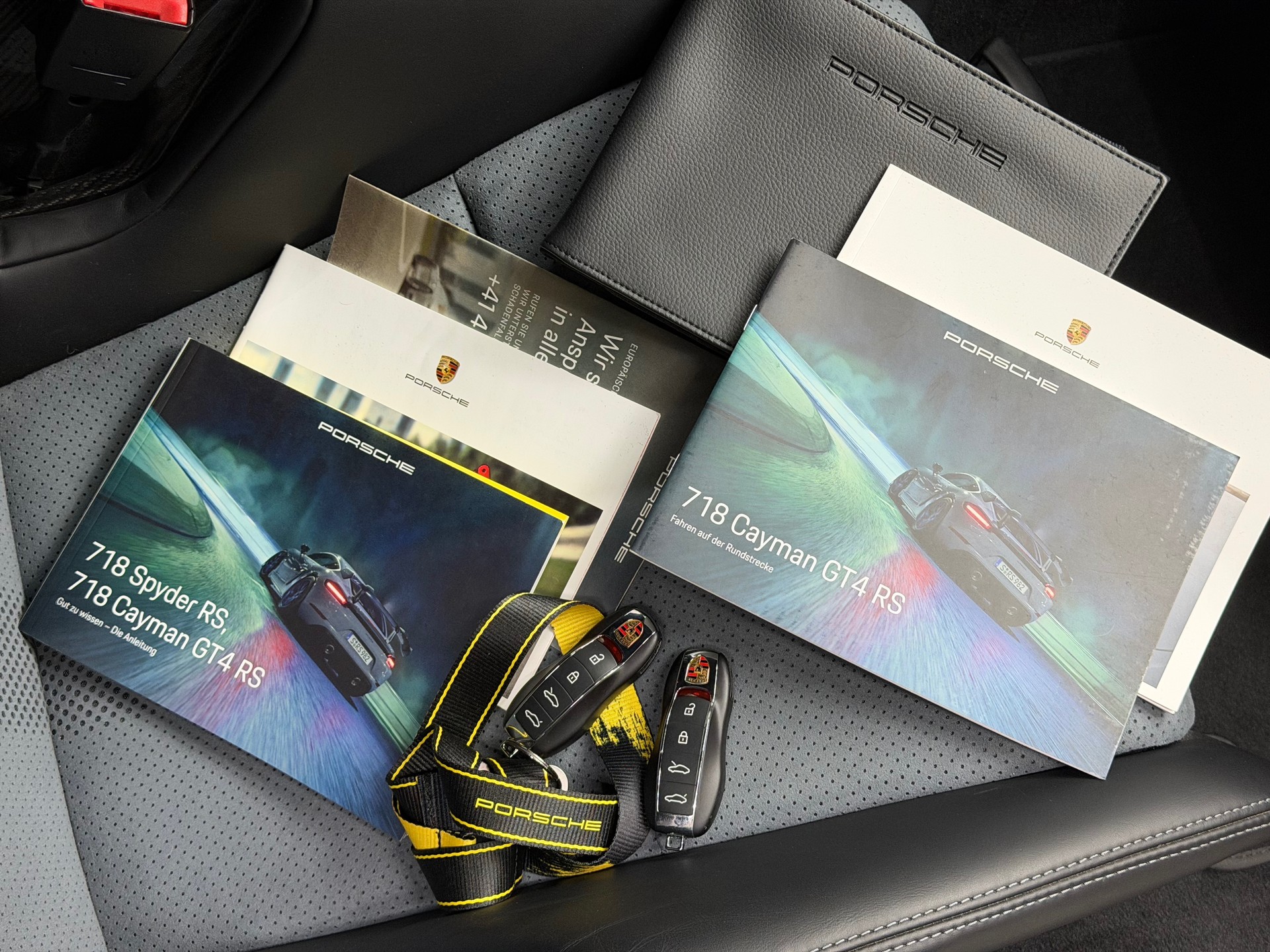 PORSCHE 718 Cayman GT4 RS PDK Weissach-image-13