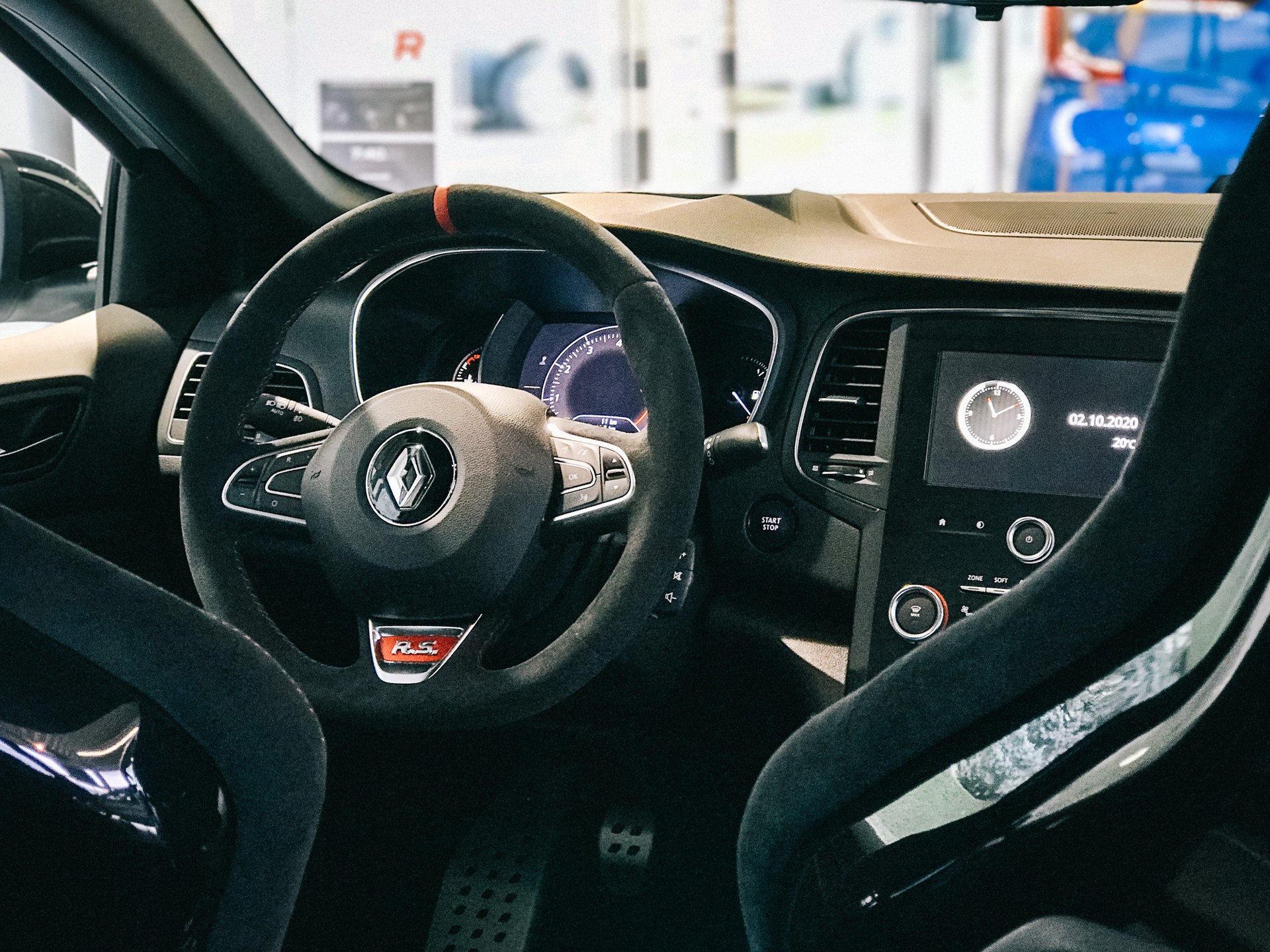 RENAULT Mégane R.S. Trophy-R 300-image-12
