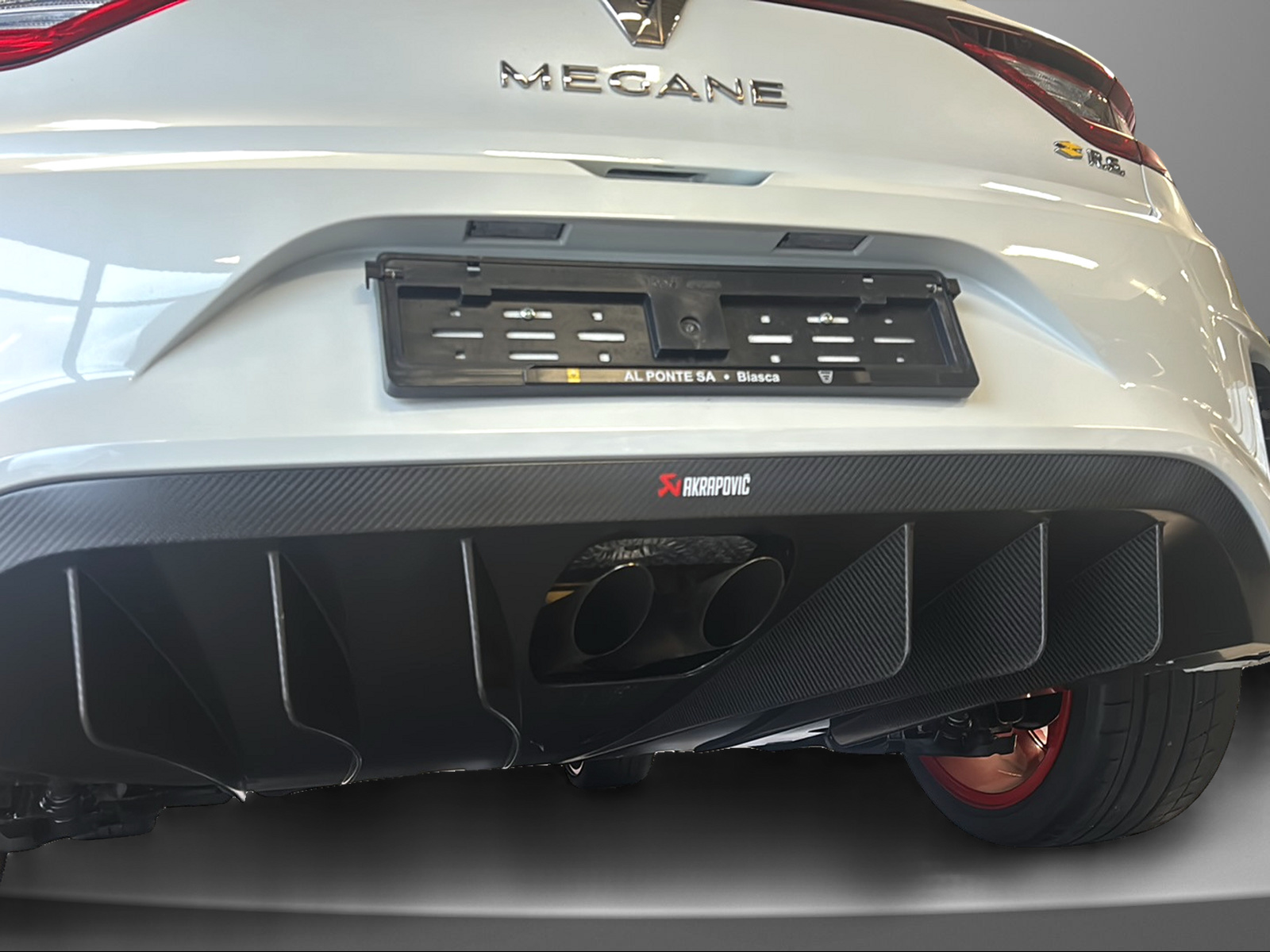 RENAULT Mégane R.S. Trophy-R 300-image-7