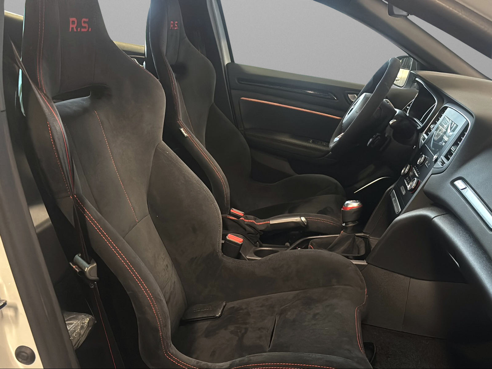 RENAULT Mégane R.S. Trophy-R 300-image-13
