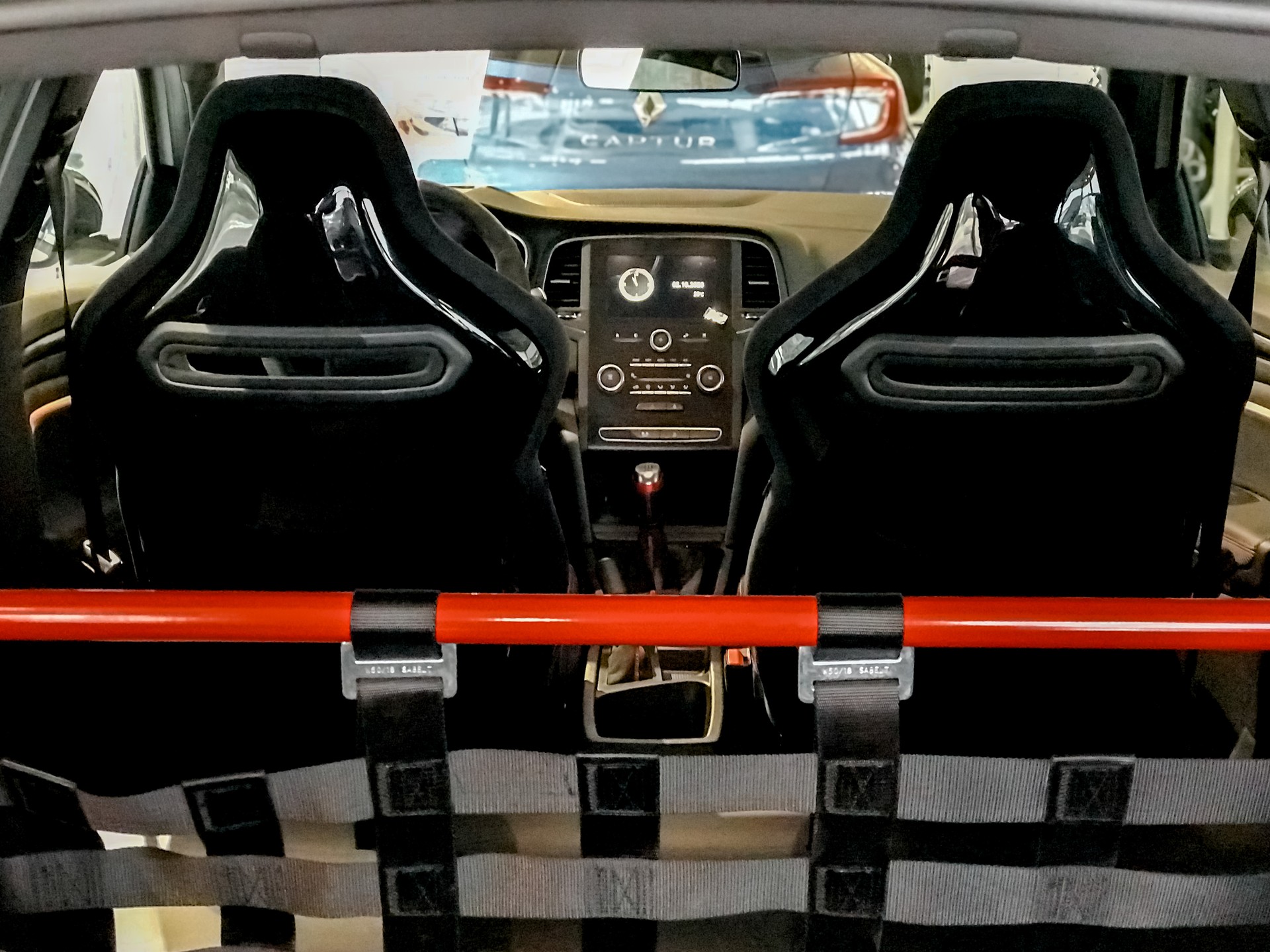 RENAULT Mégane R.S. Trophy-R 300-image-8