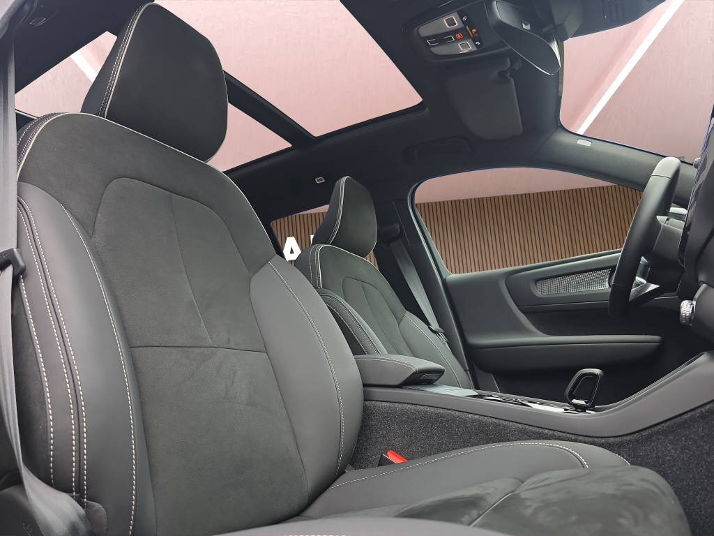 VOLVO XC40 2.0 B4 MH Ultra Black Edition-image-18