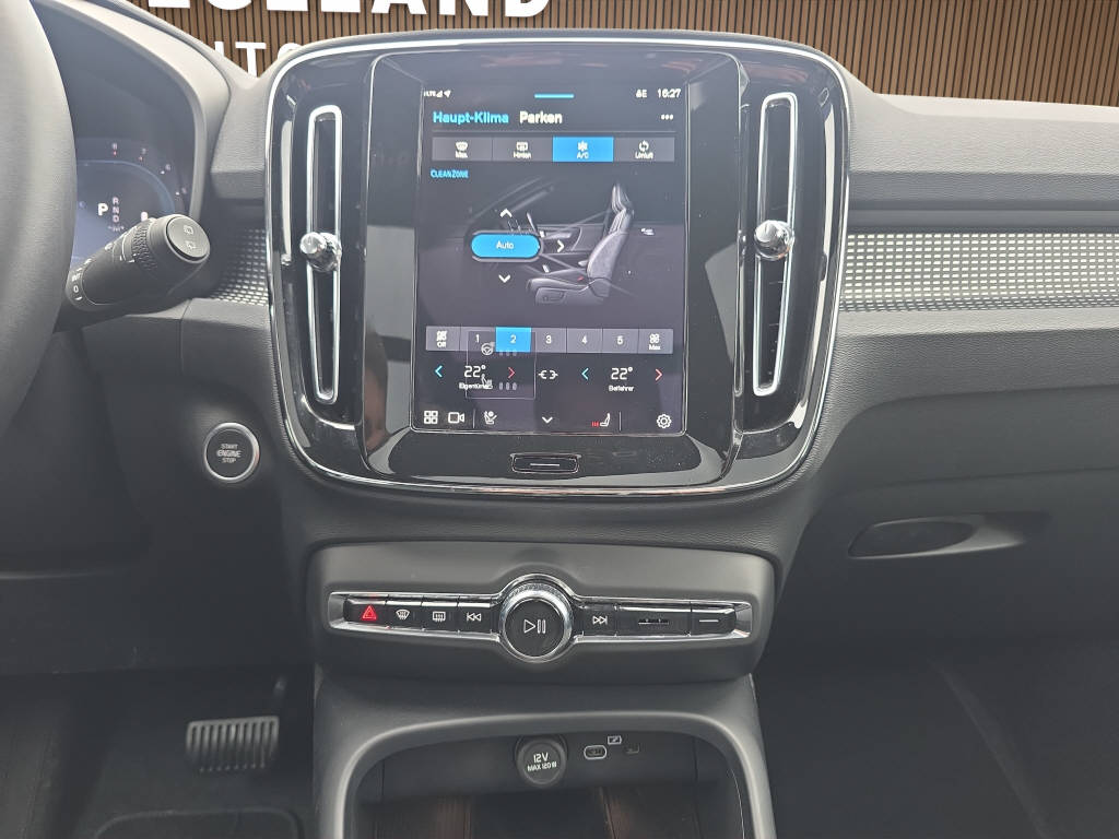VOLVO XC40 2.0 B4 MH Ultra Black Edition-image-16