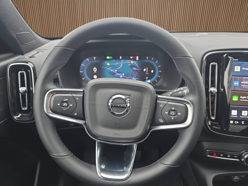 VOLVO XC40 2.0 B4 MH Ultra Black Edition-image-17