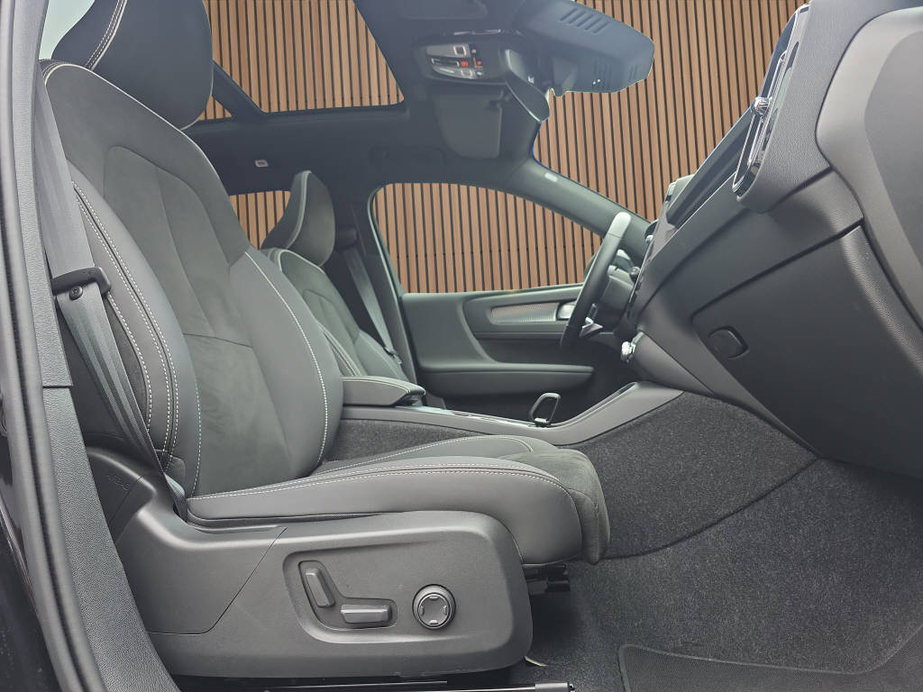 VOLVO XC40 2.0 B4 MH Ultra Black Edition-image-20