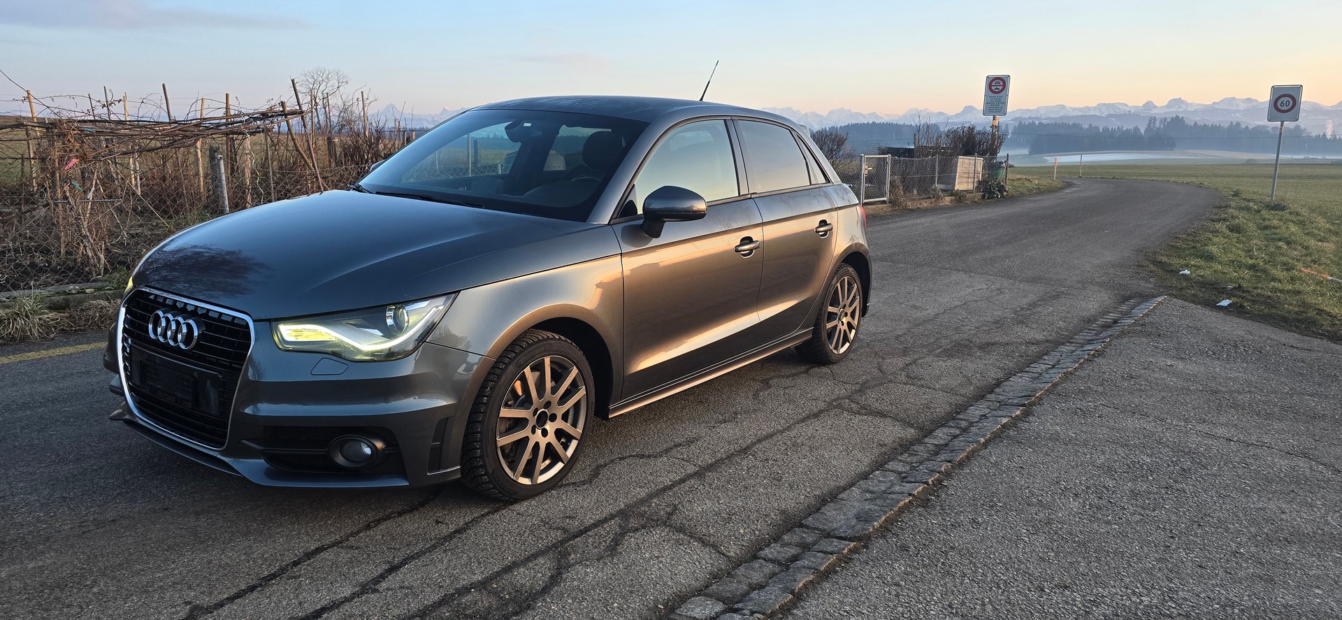 AUDI A1 Sportback Sport 1.4 TFSI Ambition S-tronic-image-2
