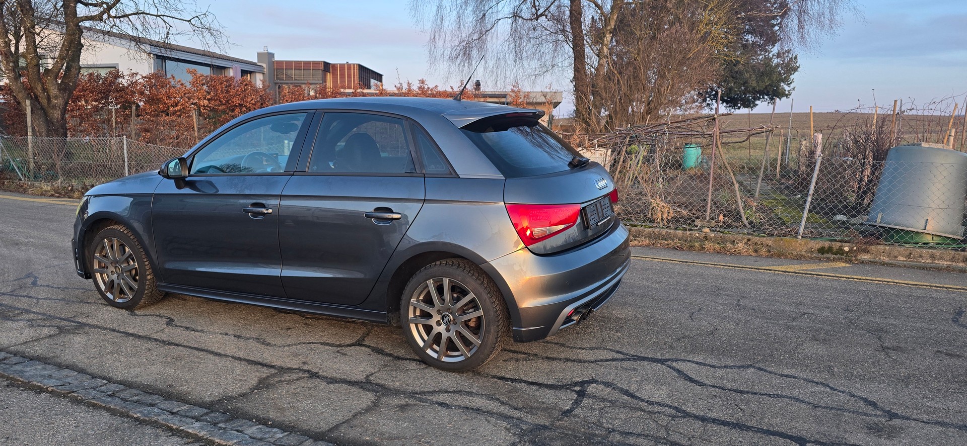 AUDI A1 Sportback Sport 1.4 TFSI Ambition S-tronic-image-4