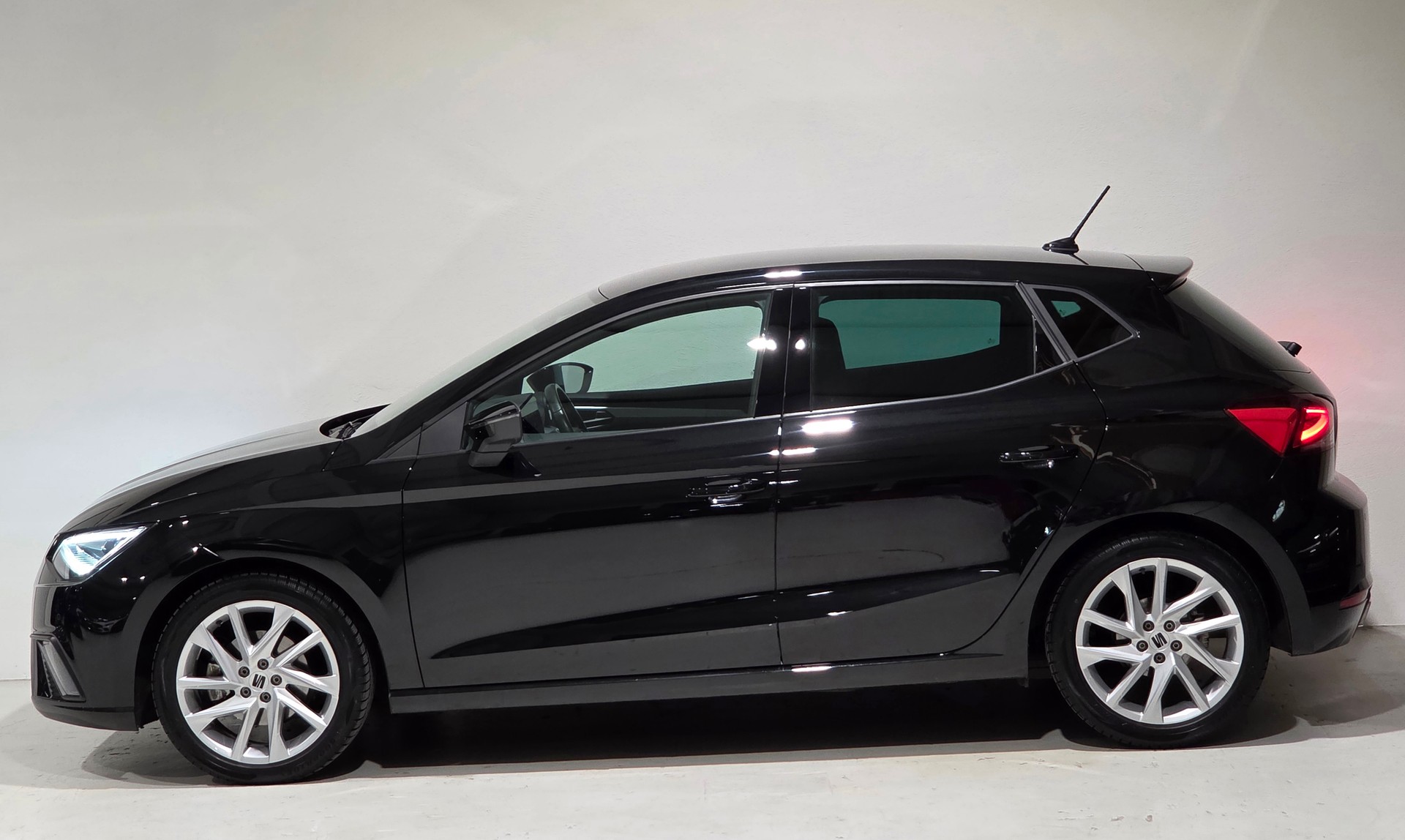 SEAT Ibiza 1.0 EcoTSI Hola FR DSG-showroom-element-1