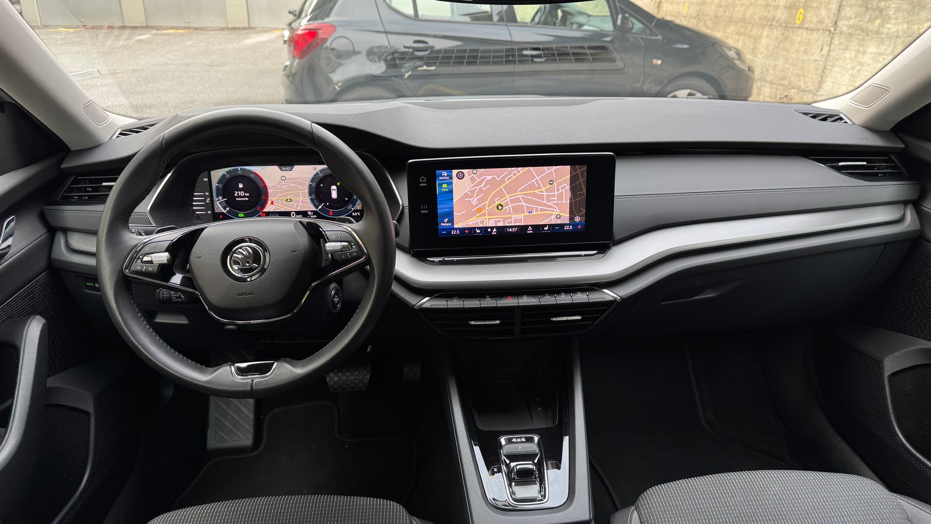 SKODA Octavia Combi 2.0 TDI DSG Ambition 4x4-image-17