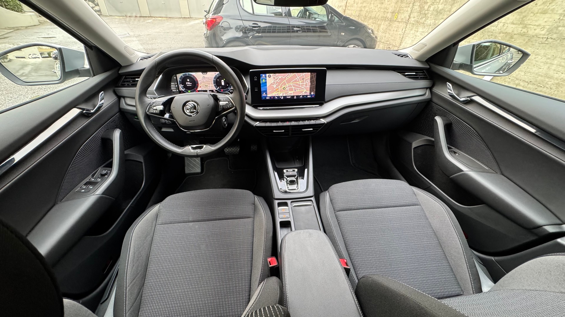 SKODA Octavia Combi 2.0 TDI DSG Ambition 4x4-image-19