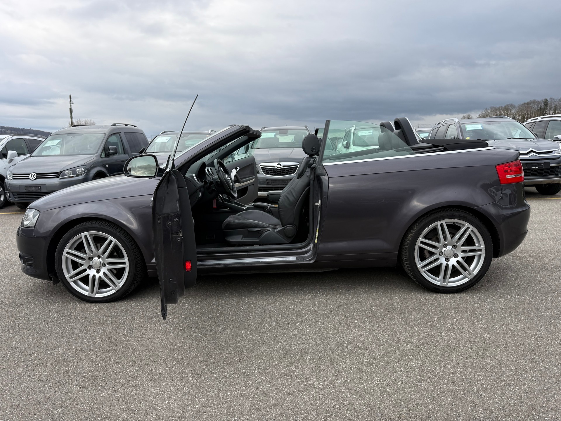 AUDI A3 Cabriolet 1.8 TFSI Ambition S-tronic-image-0