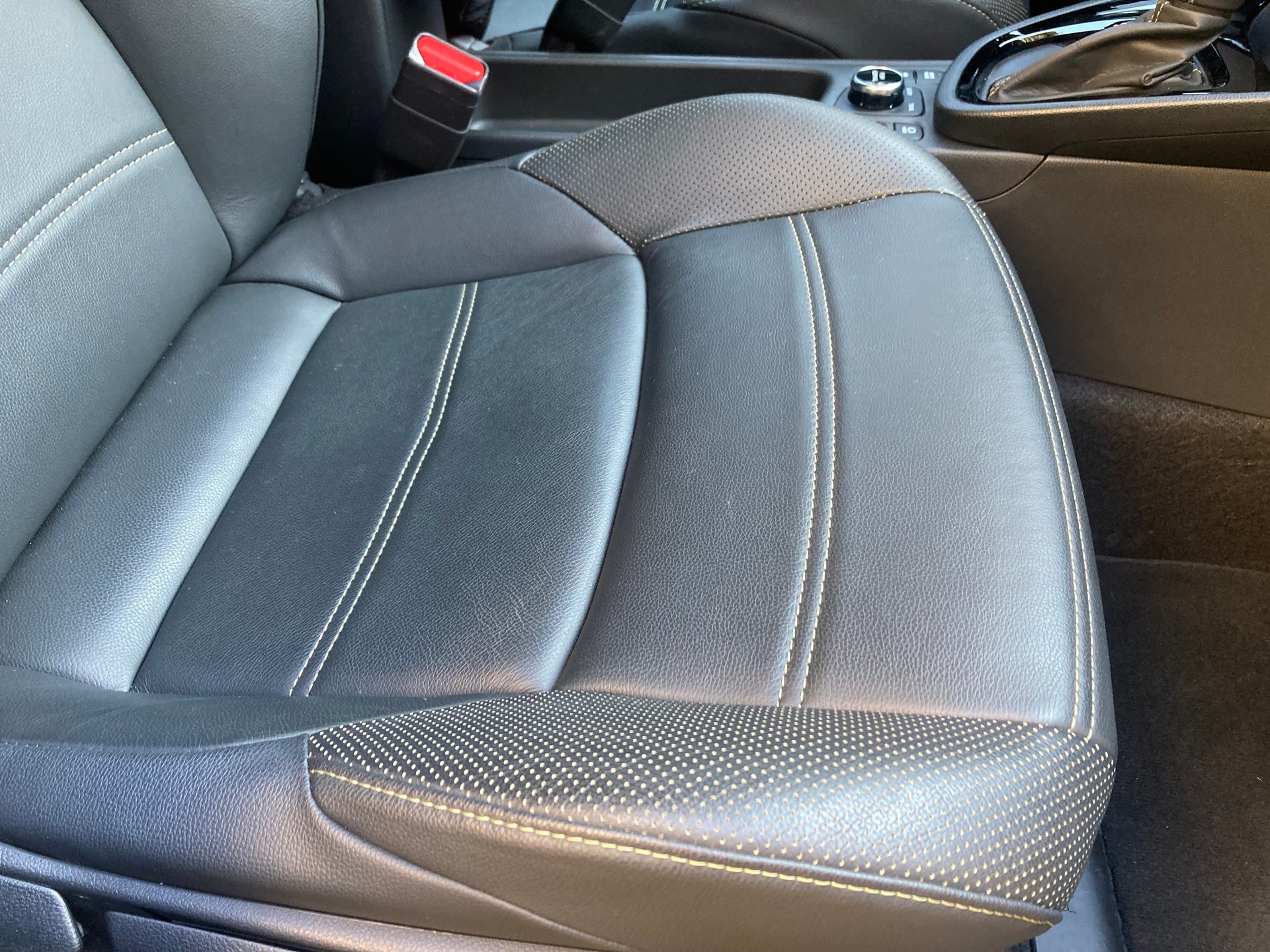 TOYOTA Yaris Cross 1.5 Premiere Edition e-CVT AWDi-image-17