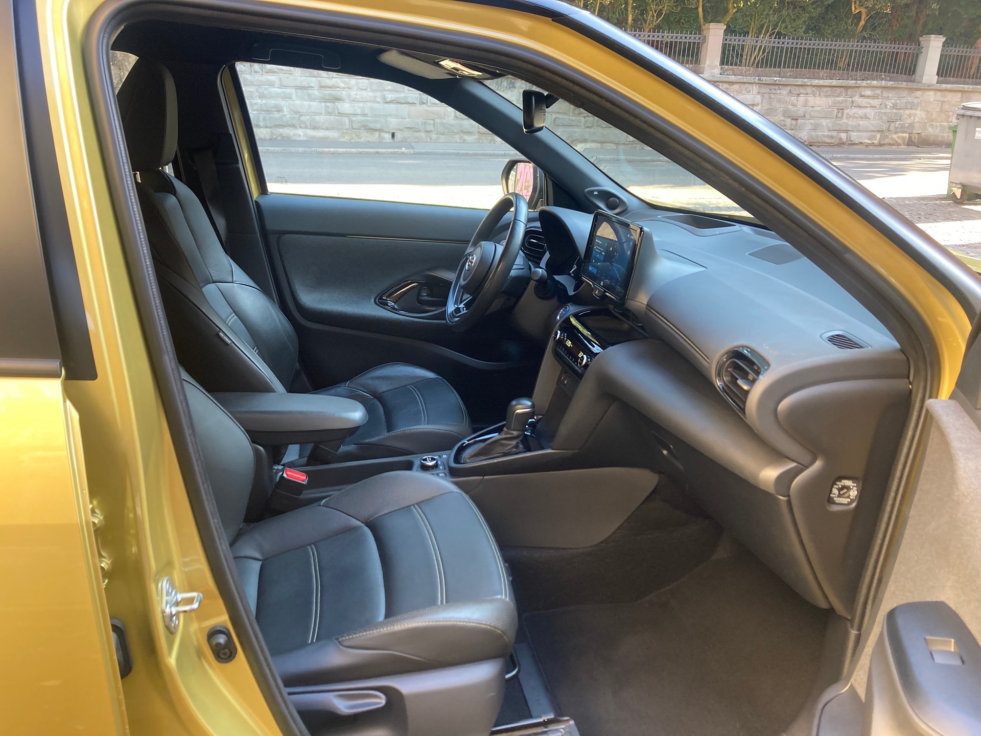 TOYOTA Yaris Cross 1.5 Premiere Edition e-CVT AWDi-image-16