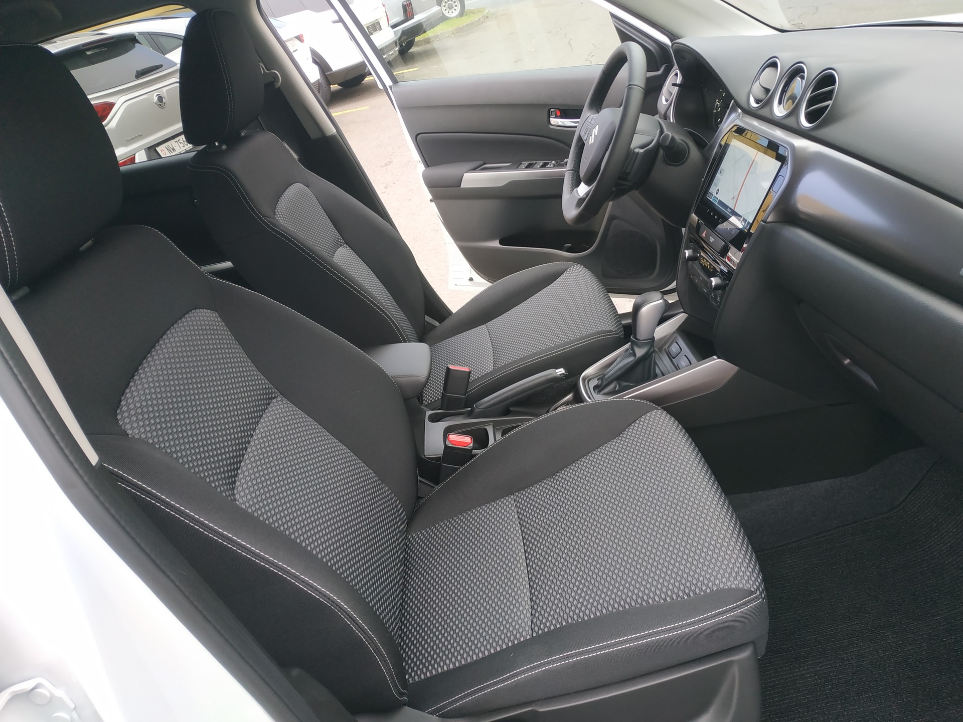 SUZUKI Vitara 1.4 Boosterjet Compact + 4x4 Hybrid Automatic-image-12