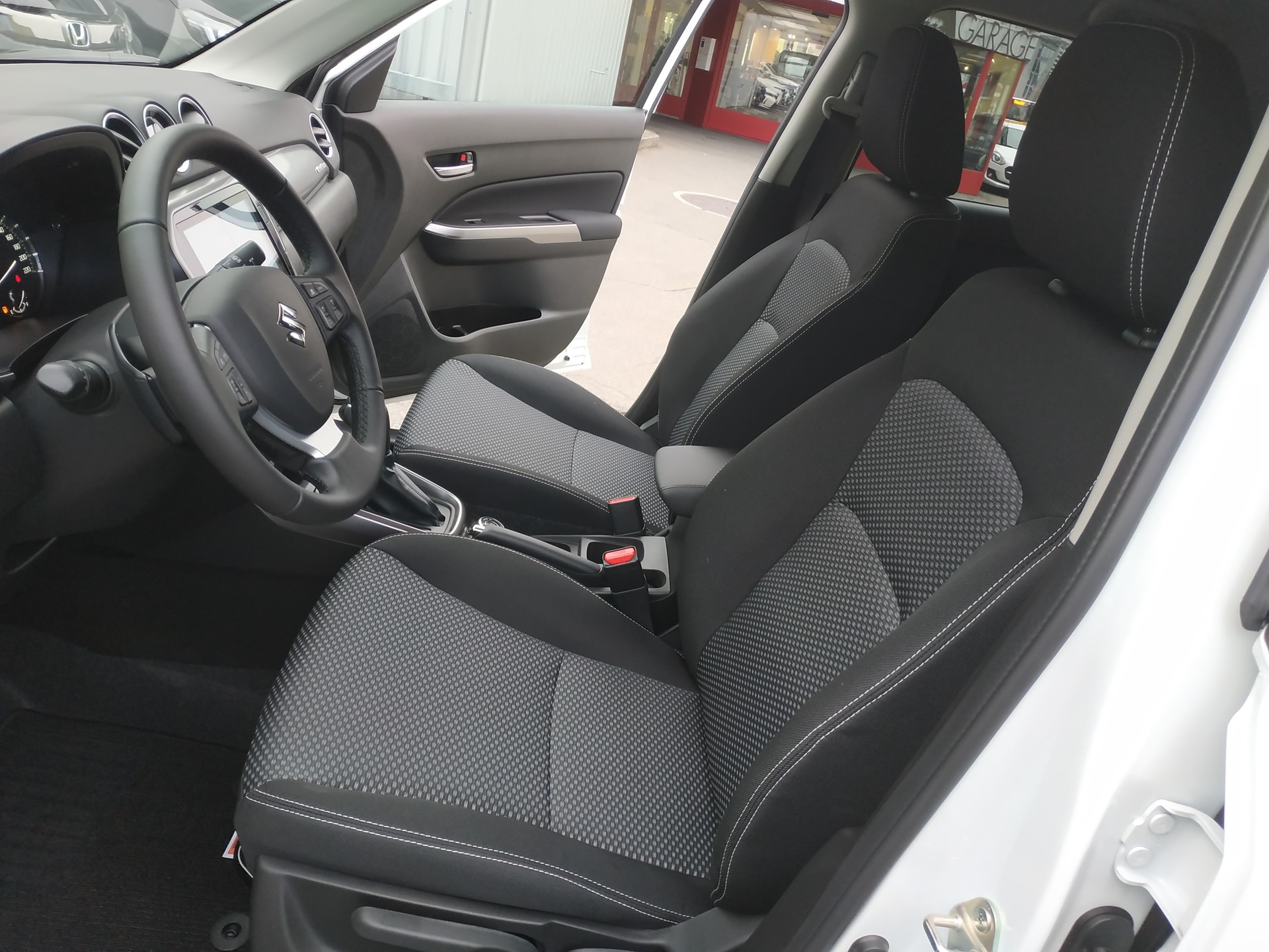 SUZUKI Vitara 1.4 Boosterjet Compact + 4x4 Hybrid Automatic-image-10